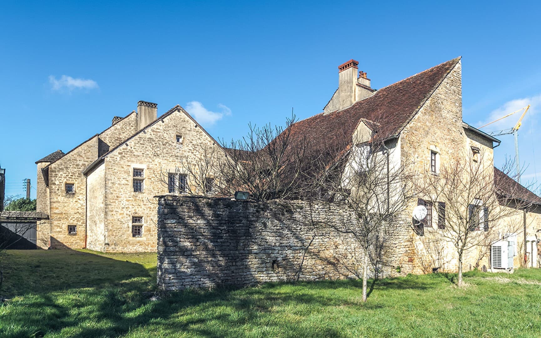 Historic Bailiff's House with Unique Architecture and Expansive Grounds 5