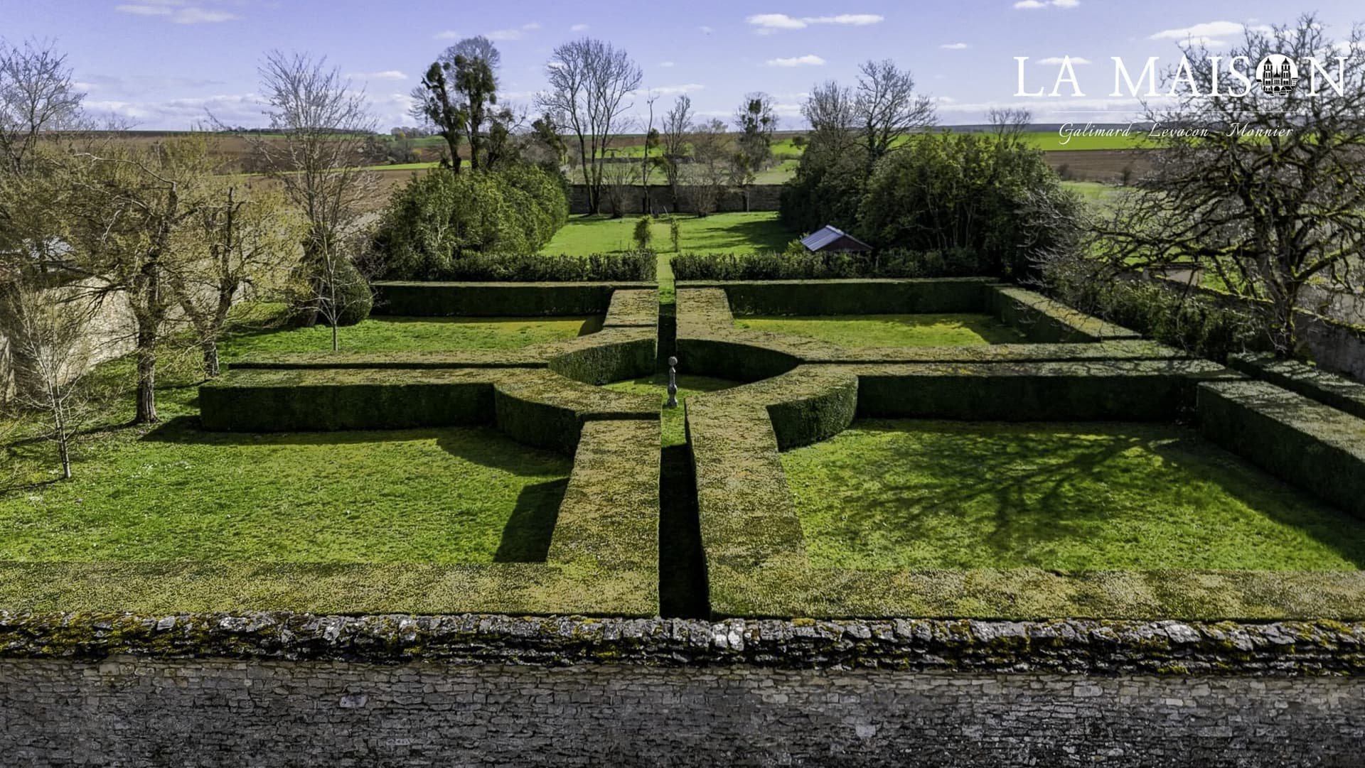 Historic Château With Formal Garden And Modern Comfort 5