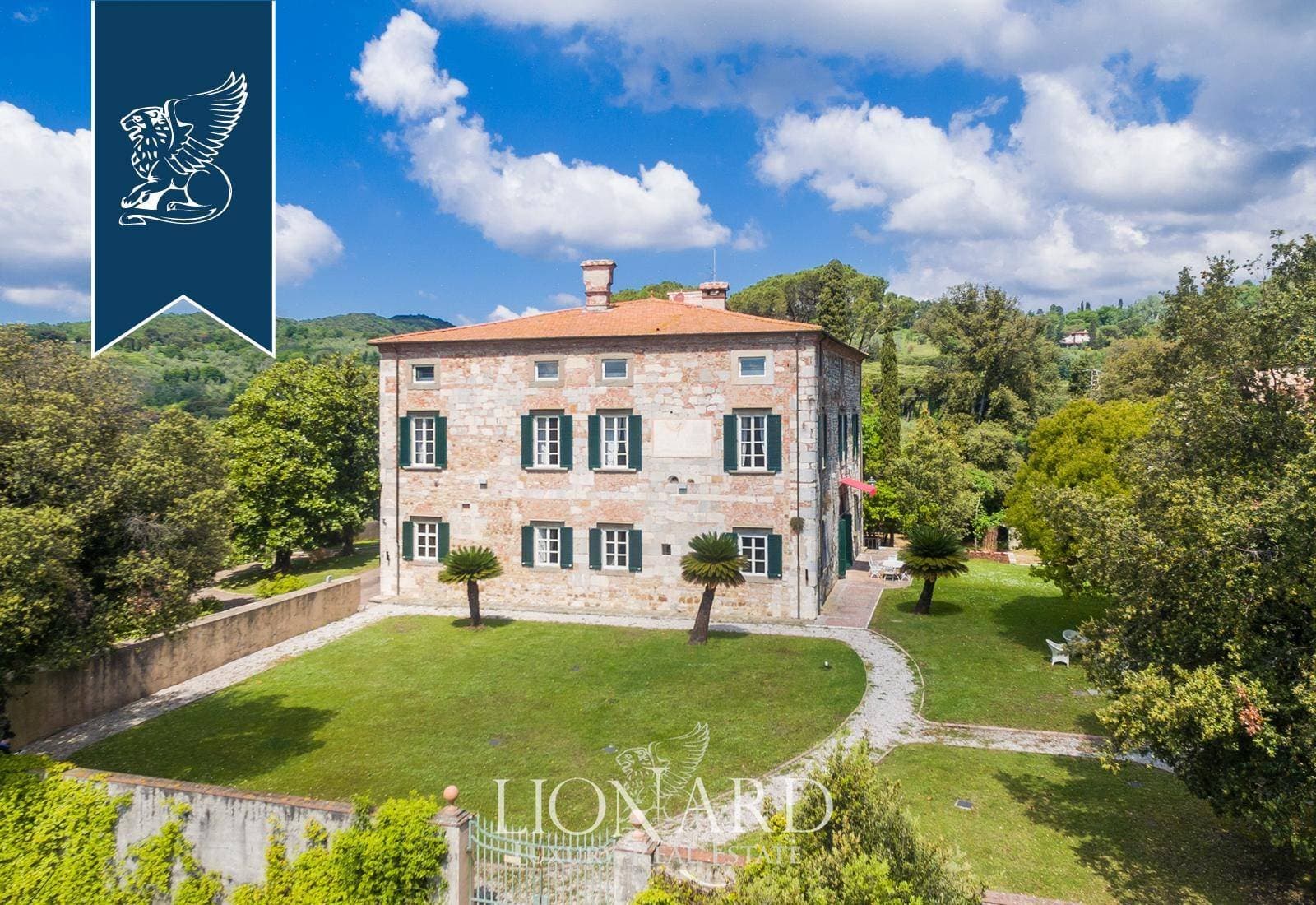 Elegant Historical Villa Near Pisa — Villa for sale