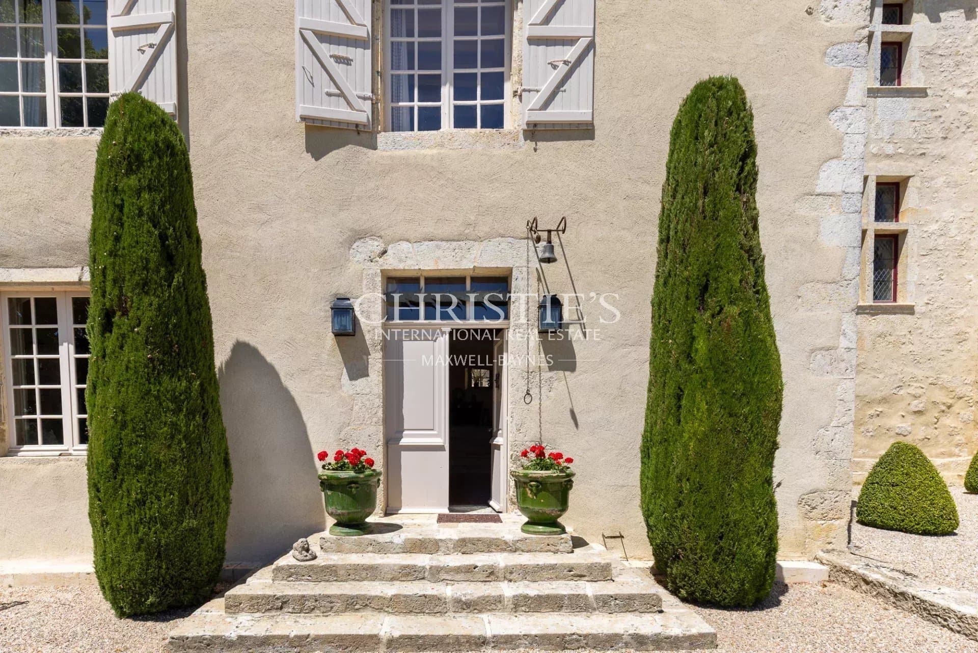 Historic Château With 8 Bedrooms, Games Room, And Heated Swimming Pool 2