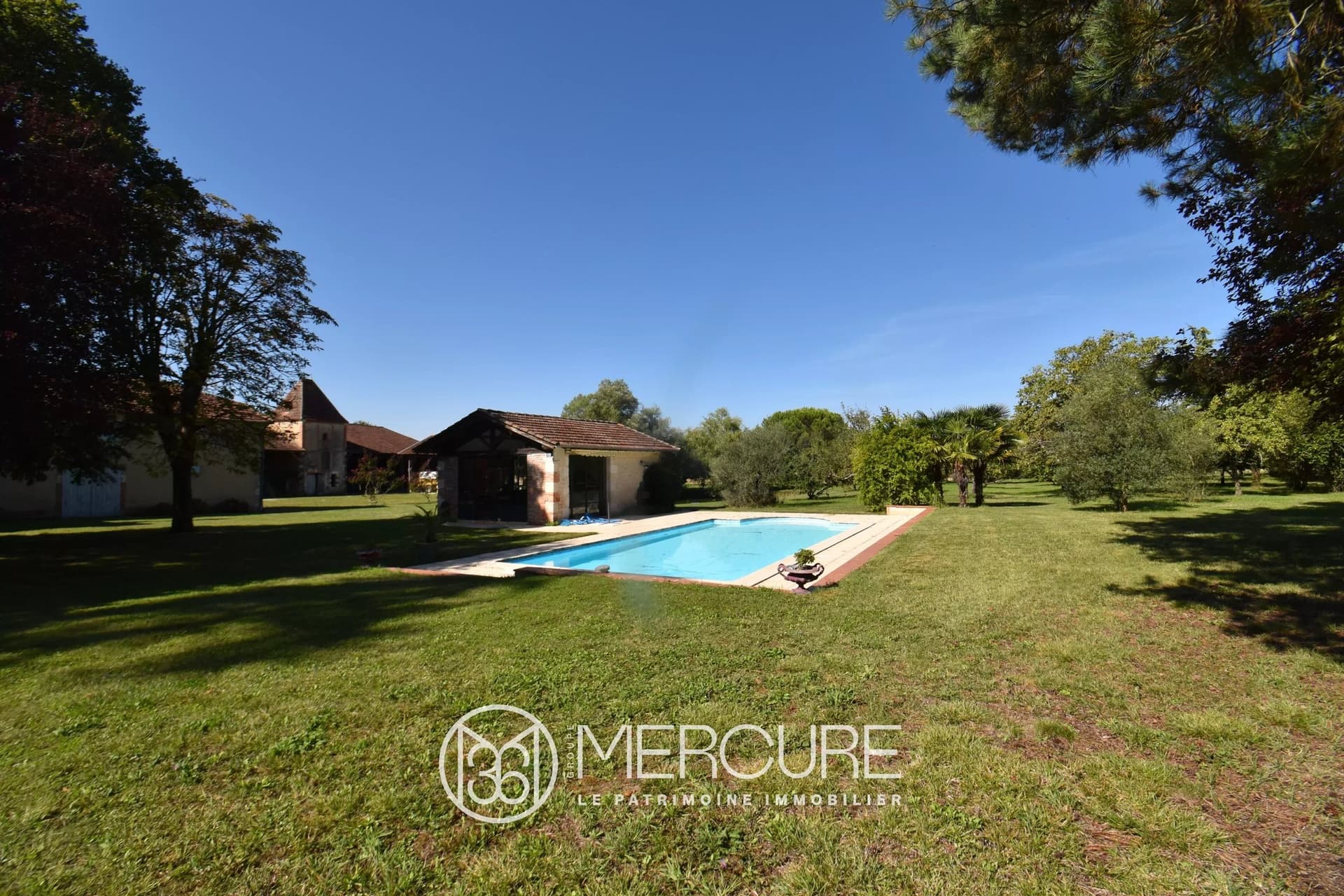 Charming 19th Century Castle With Pool And Stables 4