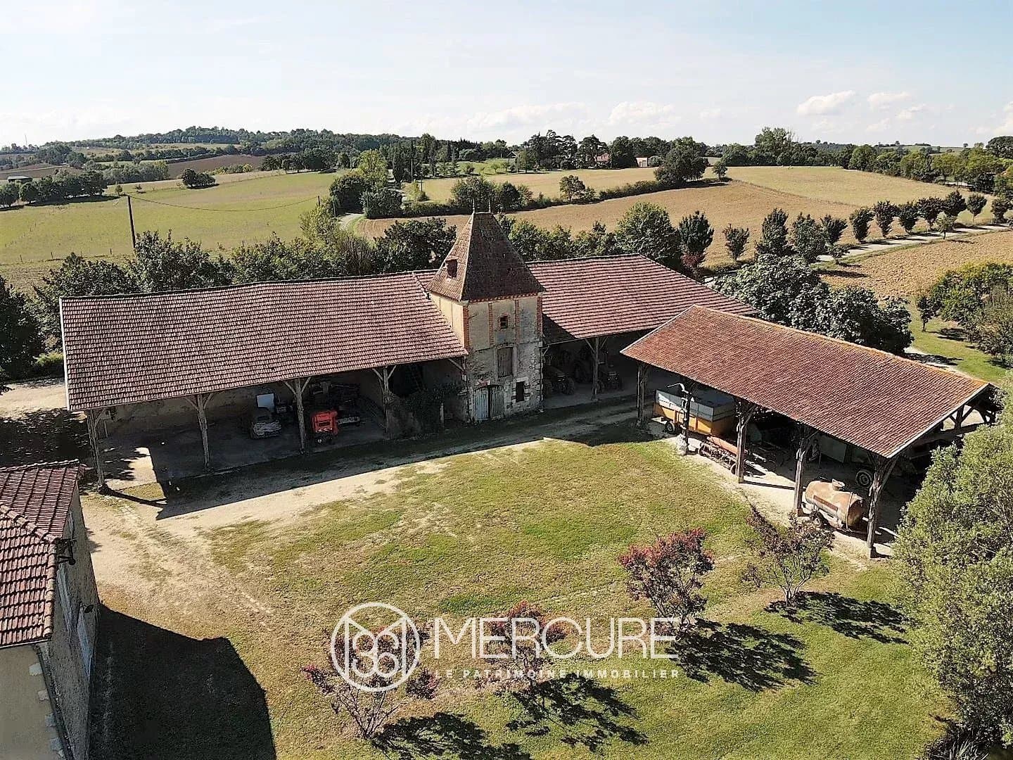 Charming 19th Century Castle With Pool And Stables 5
