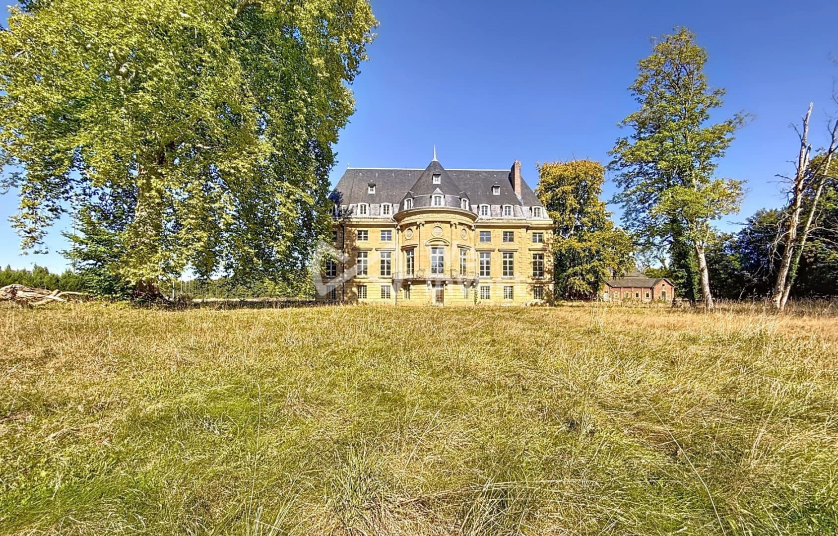 Impressive 18th Century Castle With 36 Bedrooms And Swimming Pool