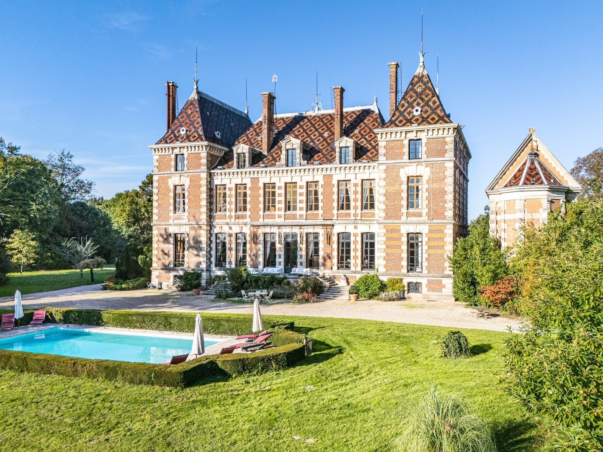 19th Century Château with 17 Bedrooms in a 57 Hectare Park — Château for sale in Ain, France