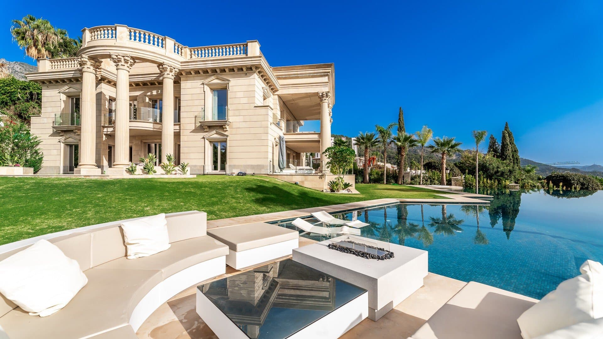 Contemporary Villa With Panoramic Sea Views In Sierra Blanca 4