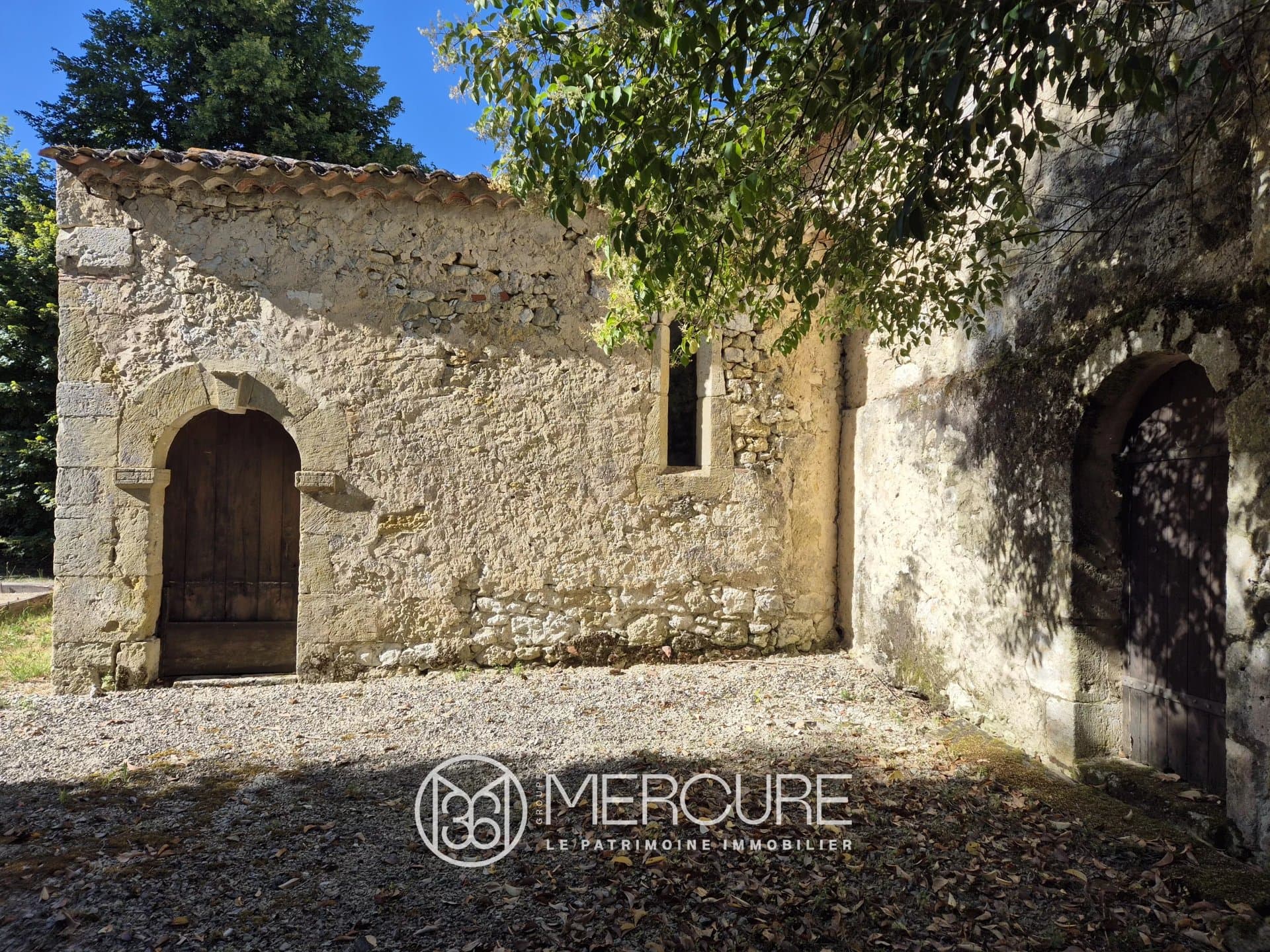 17th Century Château With Pool And Outbuildings In 19 Hectares 3