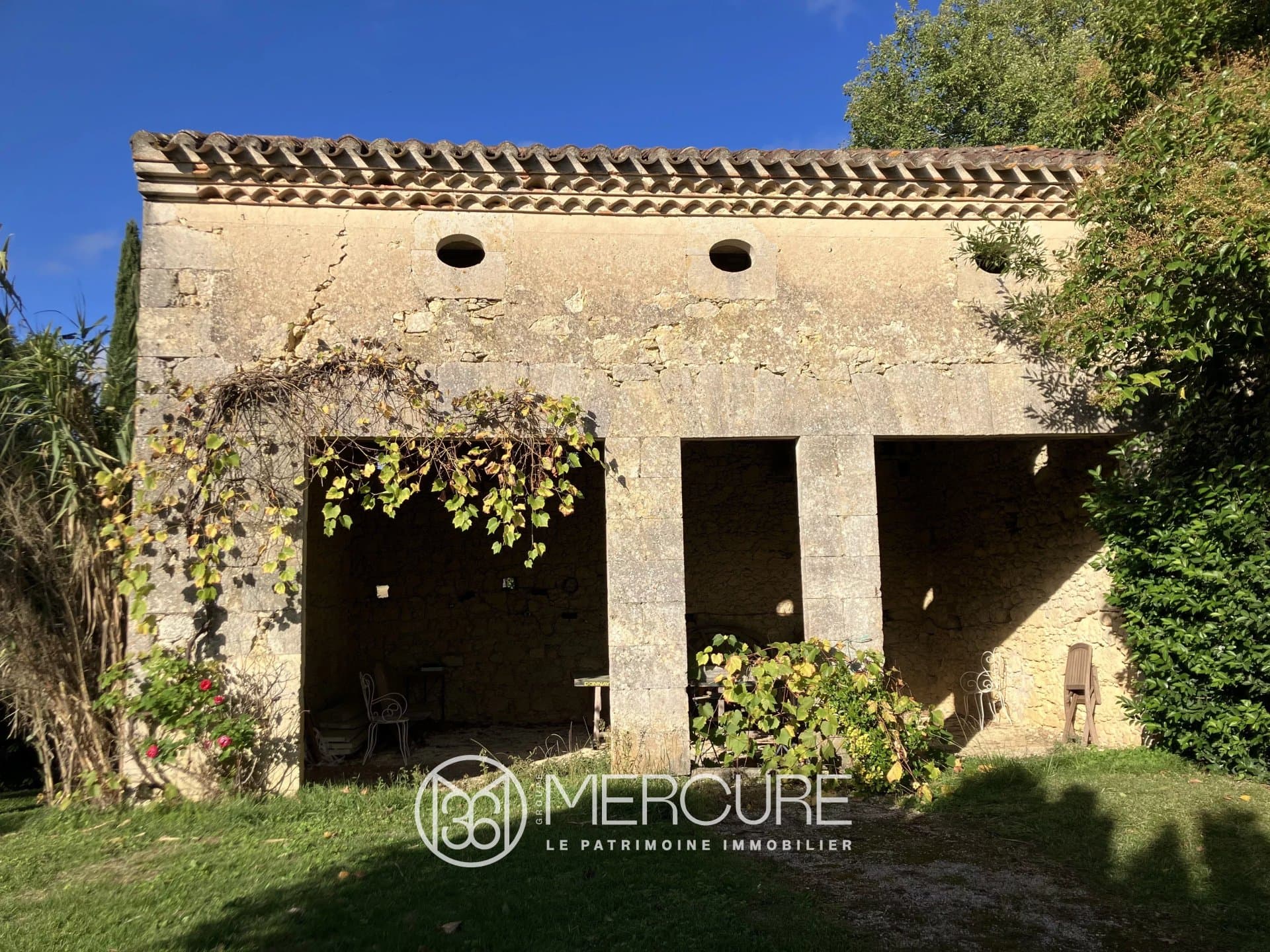 17th Century Château With Pool And Outbuildings In 19 Hectares 4