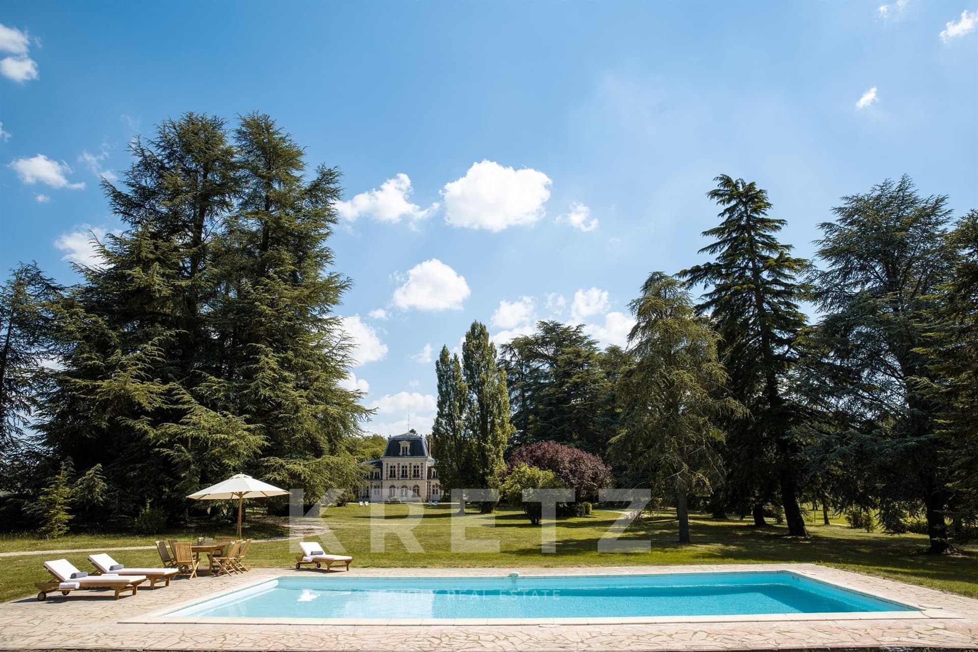 19th Century Château With Extensive Grounds And Multiple Annexes 2