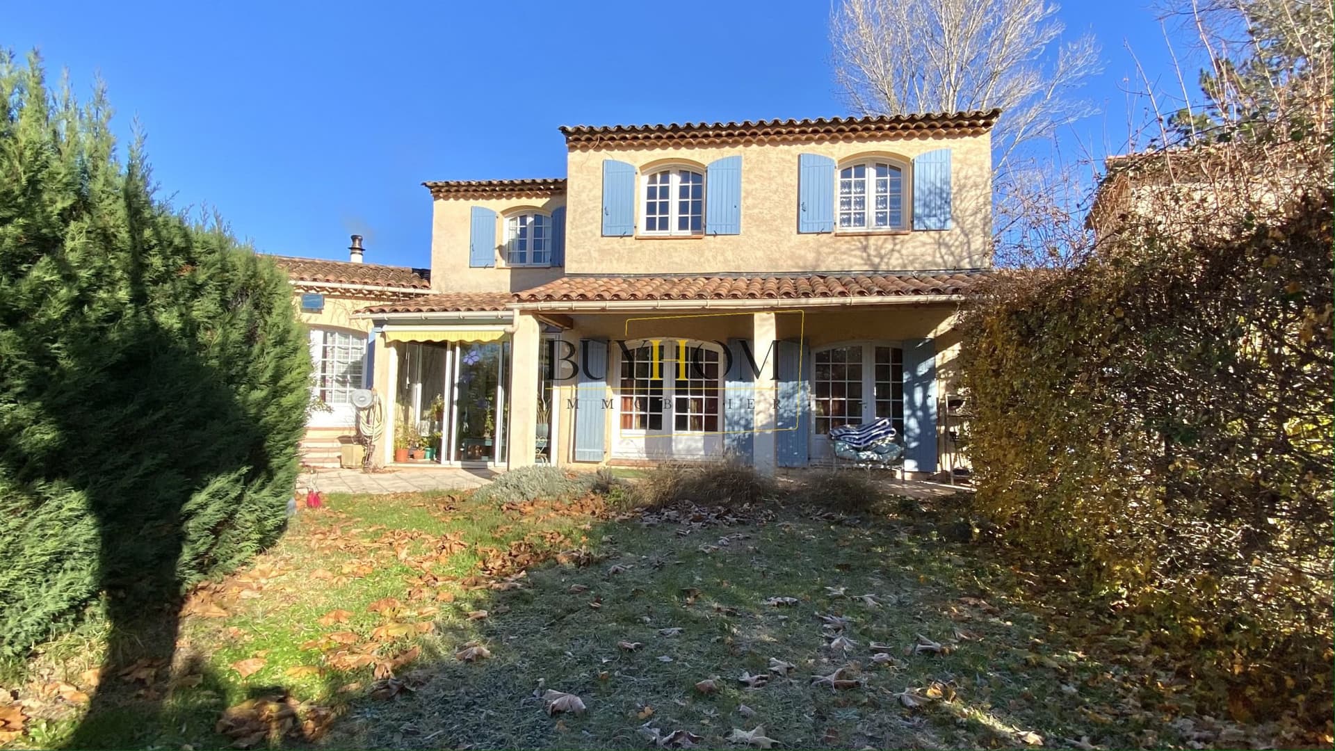 Charming Property With Gîte, Swimming Pool, And Stables In Luberon — in Provence-Alpes-Côte d'Azur, France