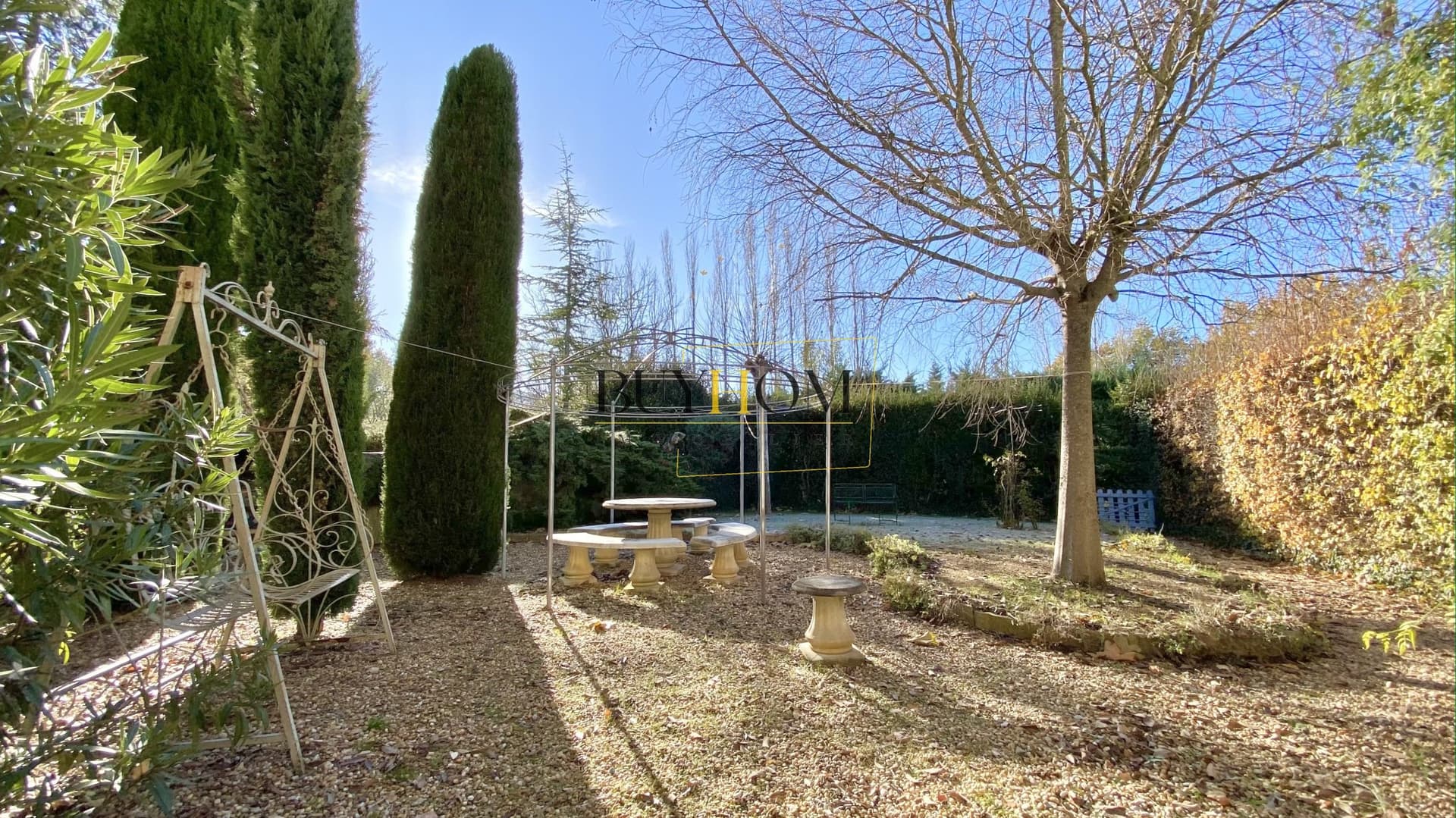 Charming Property With Gîte, Swimming Pool, And Stables In Luberon 3