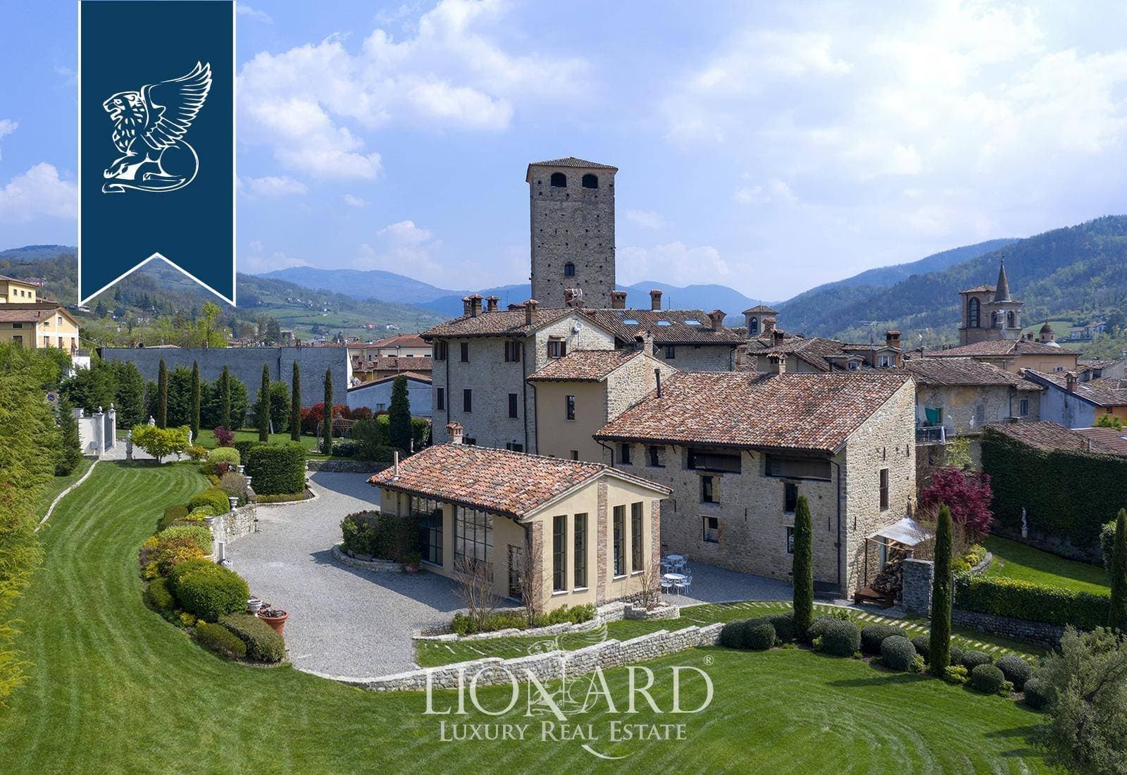 Elegant Castle With Historic Ice House And Beautiful Gardens 2