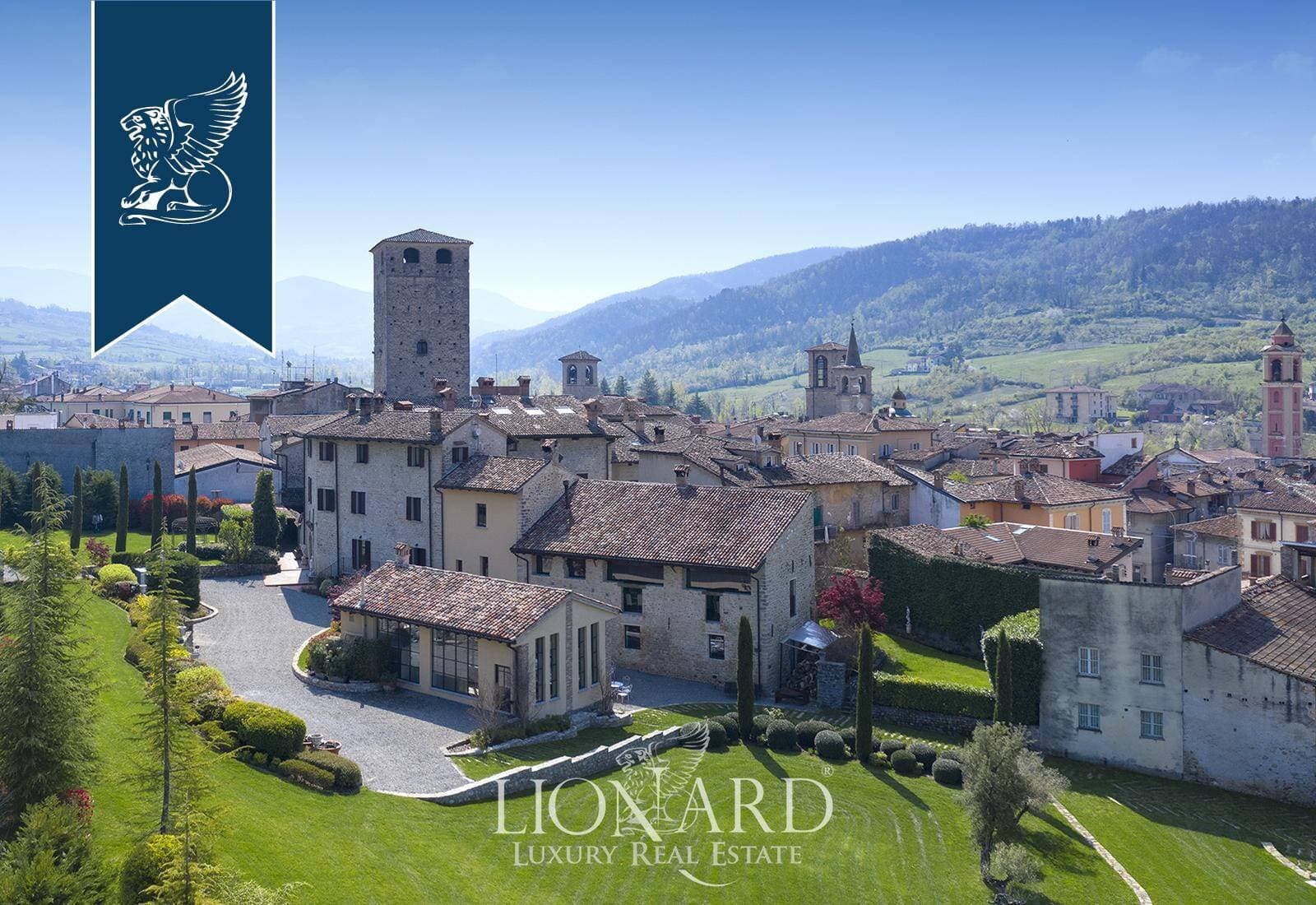 Elegant Castle With Historic Ice House And Beautiful Gardens 4