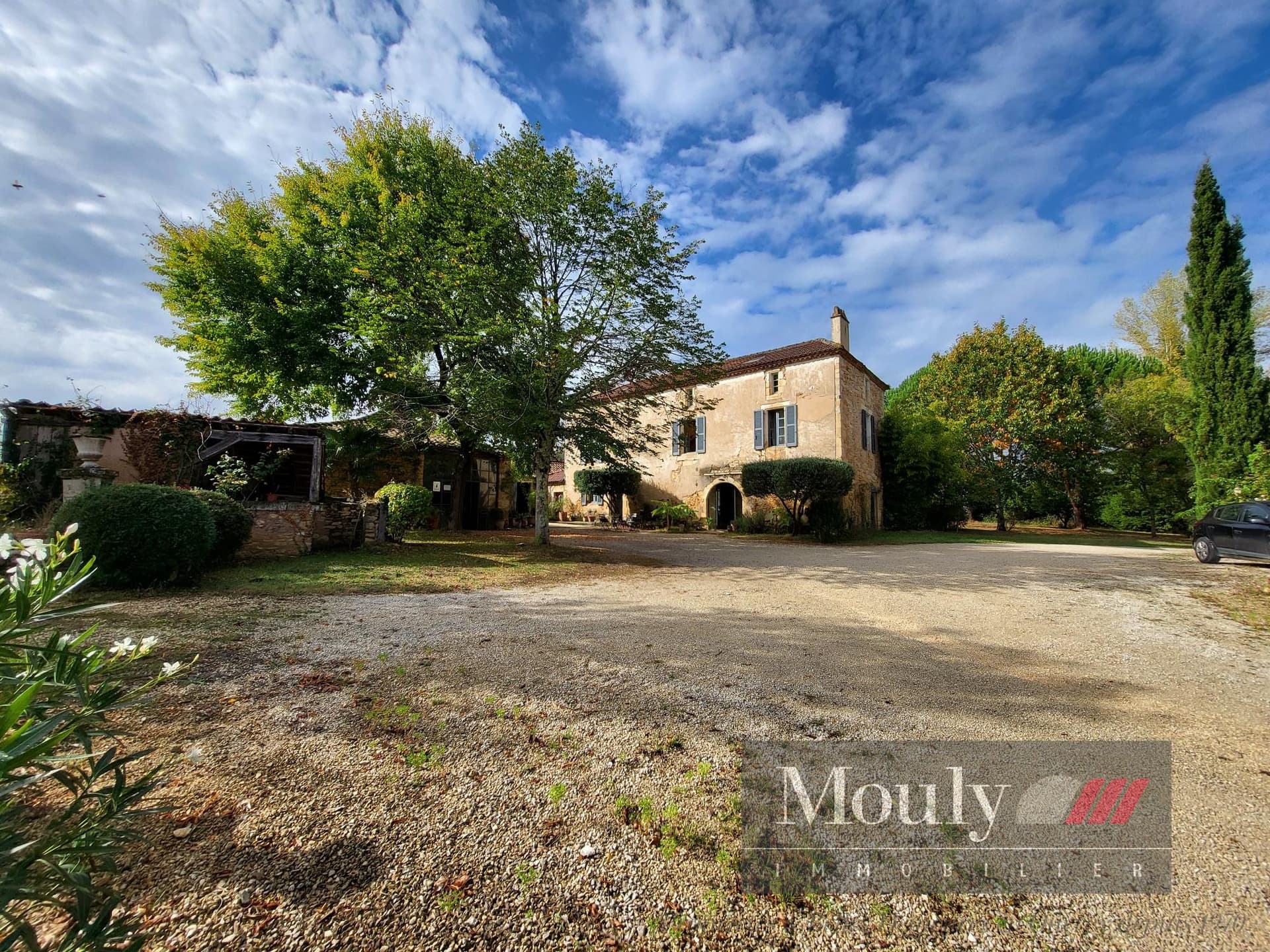 Charming Vineyard Property with Guest House and Extensive Agricultural Facilities 3