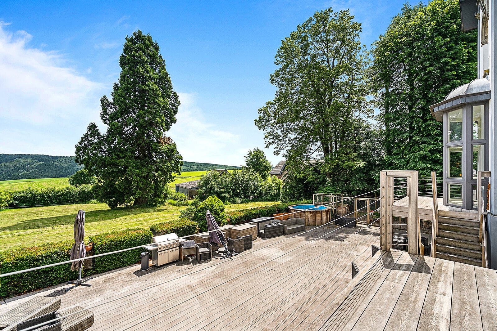Elegant 1908 Manor House With Modern Amenities On A 1.2 Hectare Estate 4