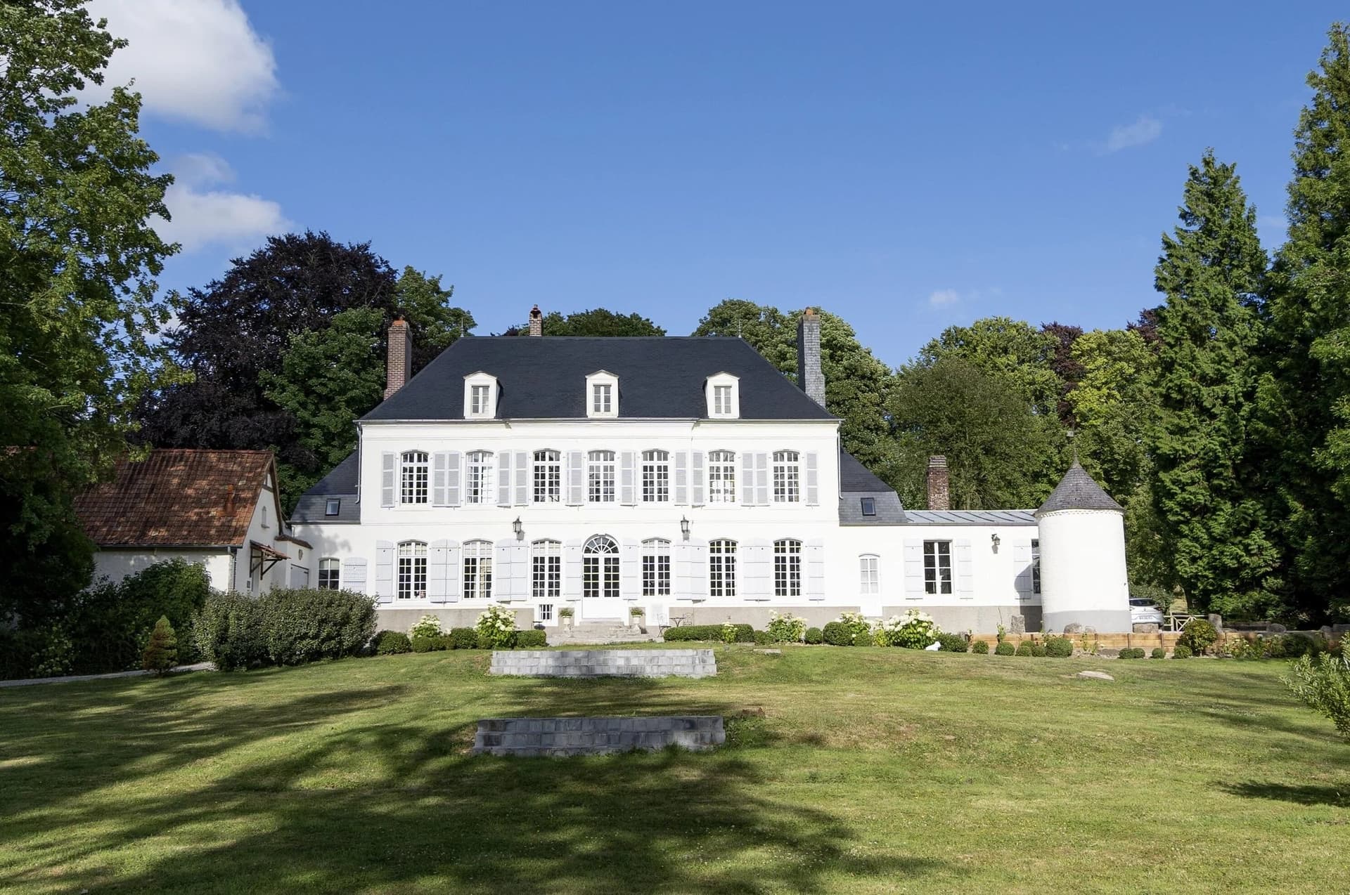 Exceptional Castle With Suites, Wellness Area, And Heated Swimming Pool 2