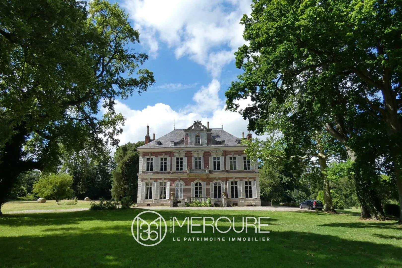 Elegant 18th Century Château With Extensive Grounds 2