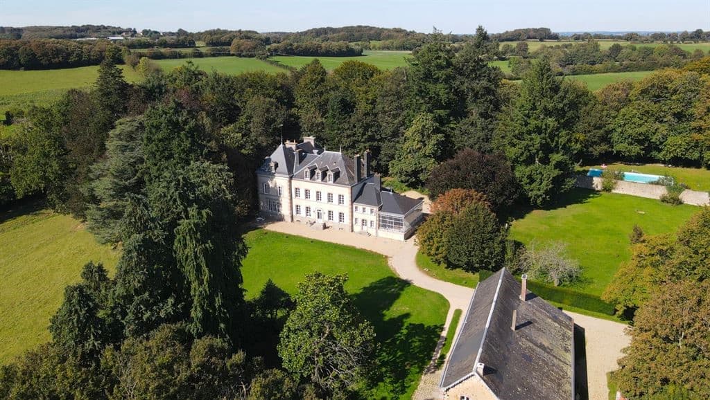 Château with Guest House and Pool in the Heart of Vendée 3