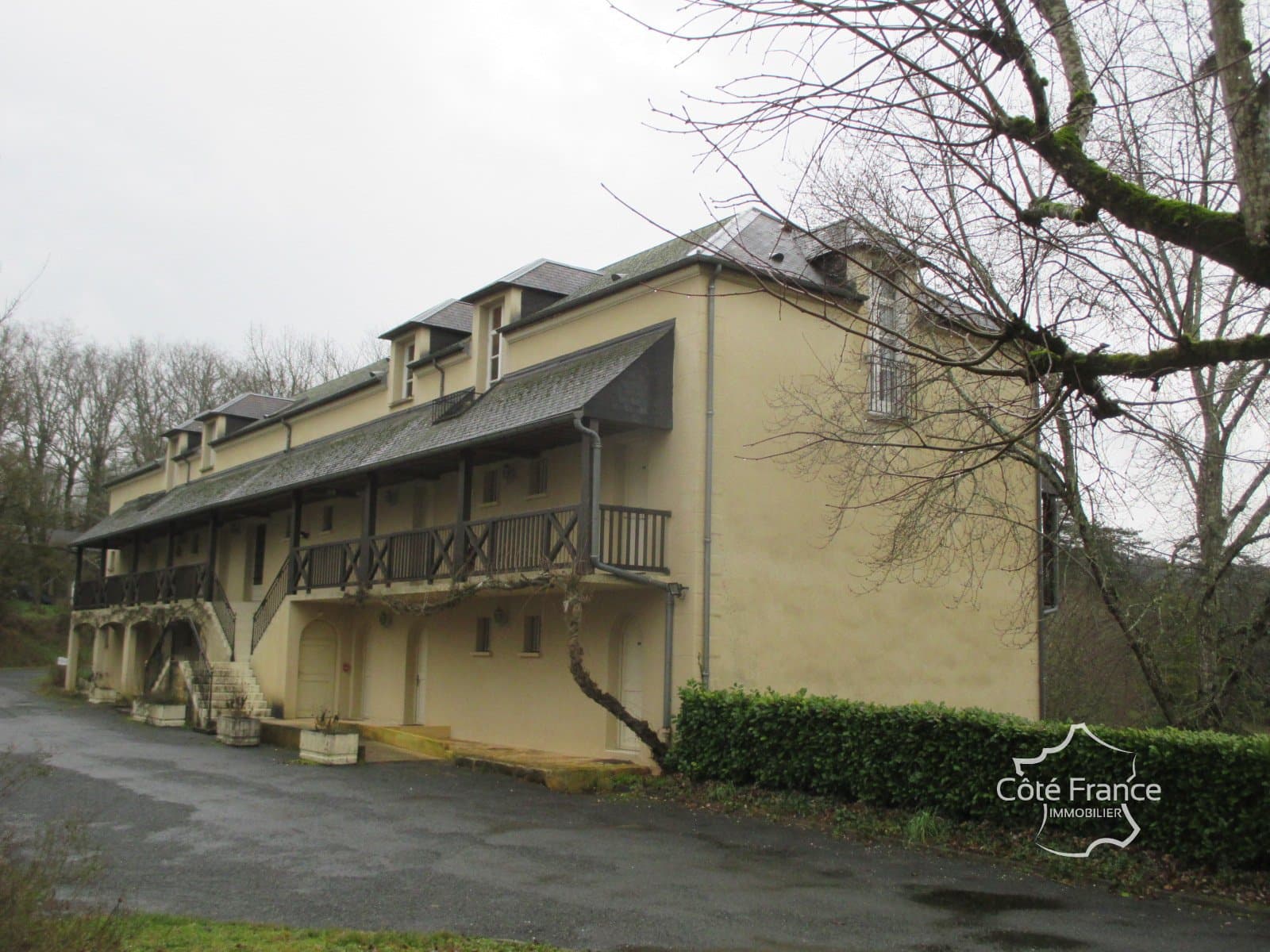 19th Century Château With Hotel Facilities And Swimming Pool 3