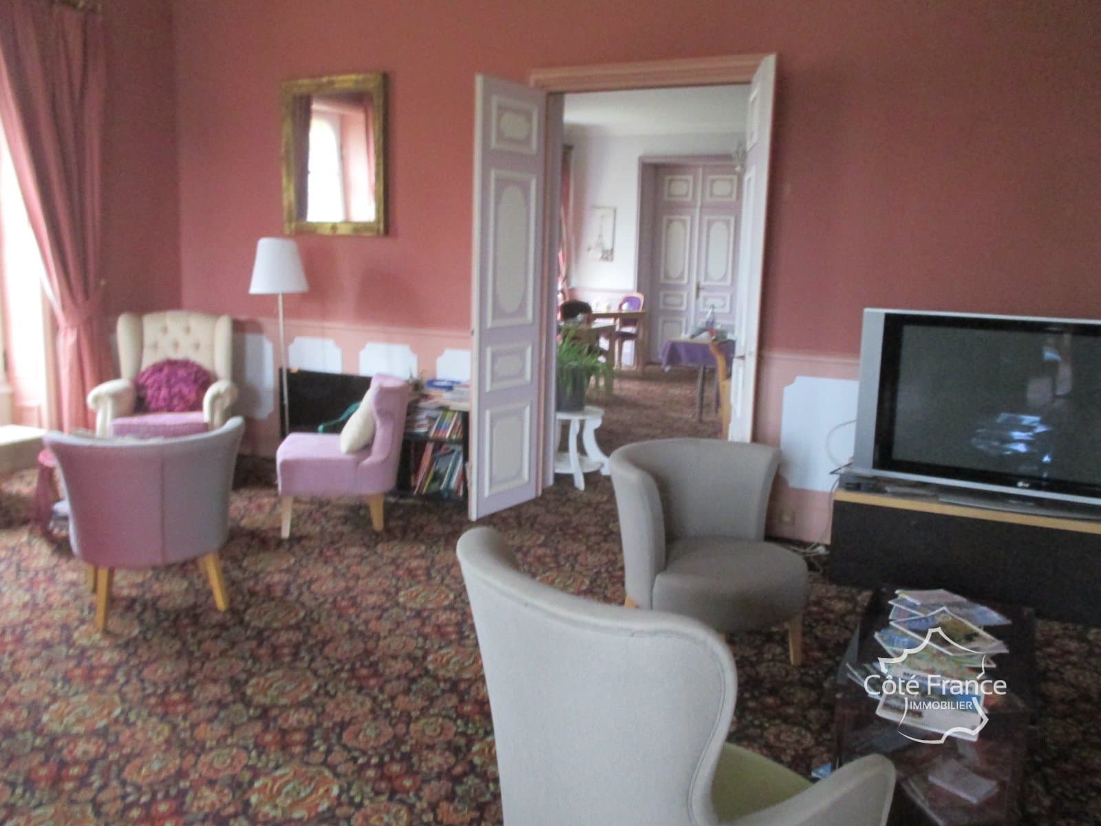 19th Century Château With Hotel Facilities And Swimming Pool 4