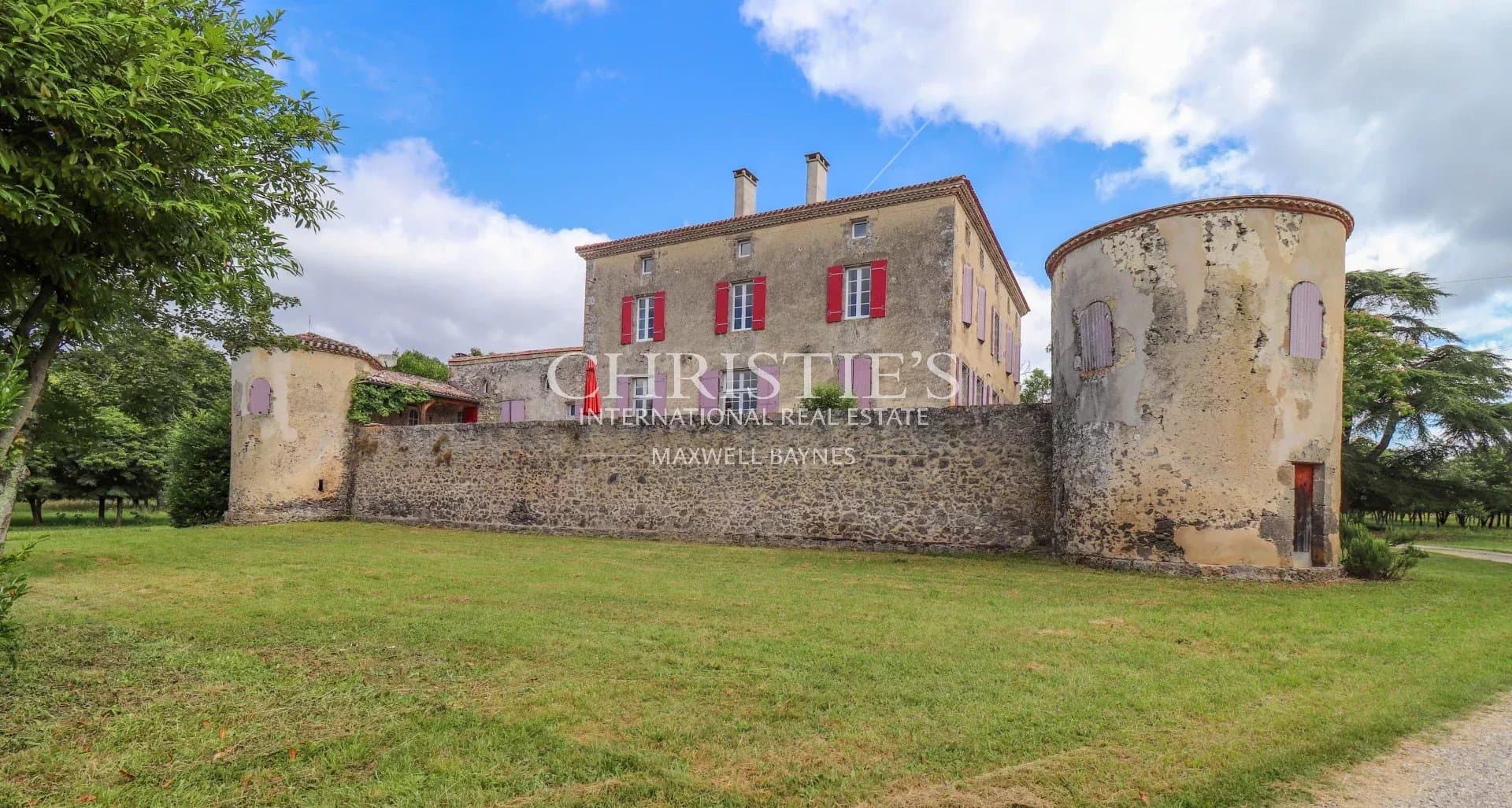 Enchanting Castle Estate With Guardian's Cottage And Truffle Trees