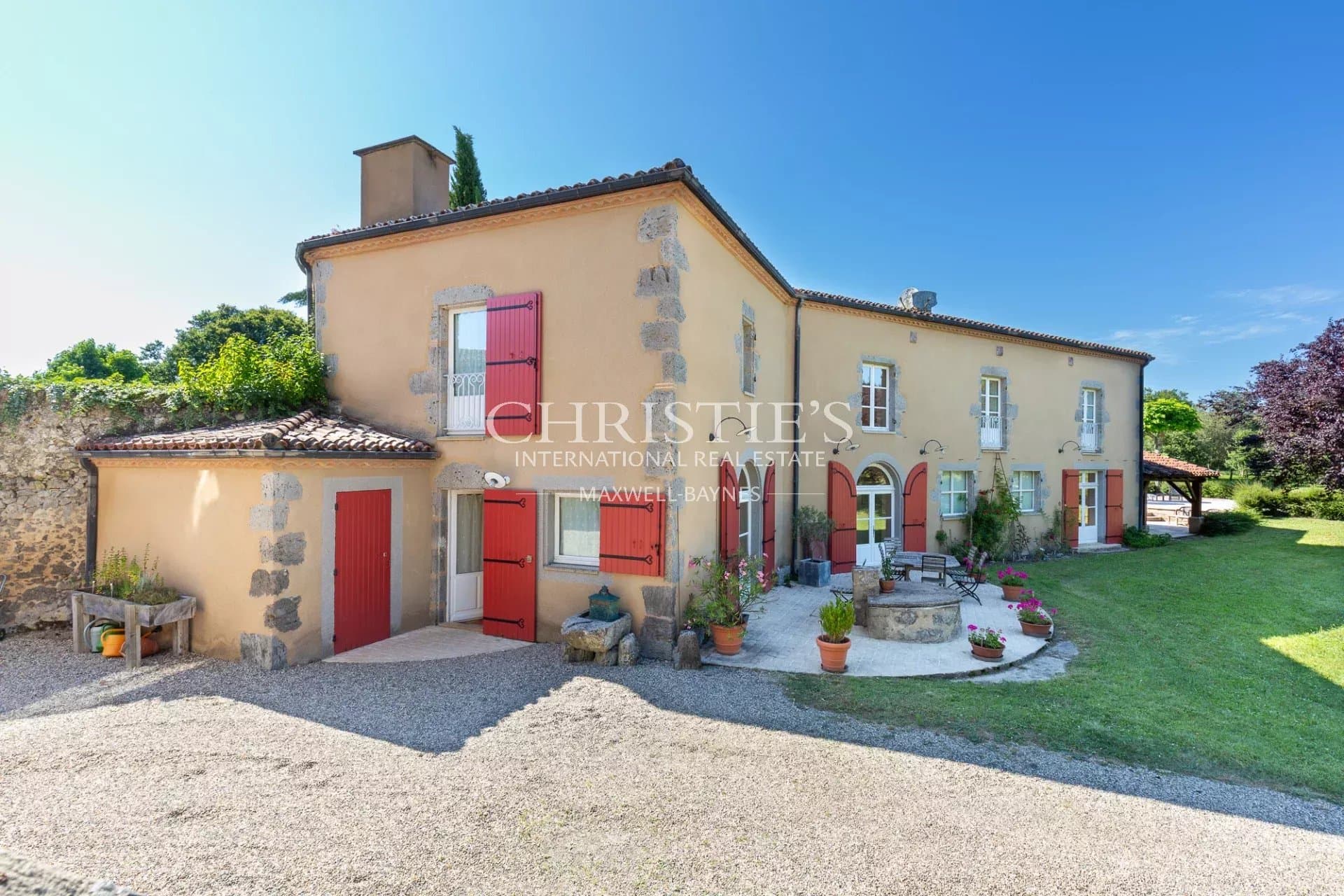 Enchanting Castle Estate With Guardian's Cottage And Truffle Trees 2