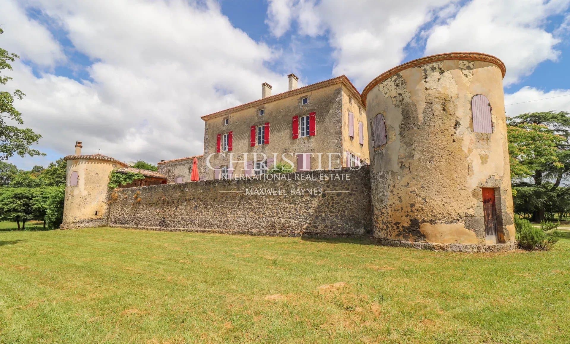 Enchanting Castle Estate With Guardian's Cottage And Truffle Trees 3