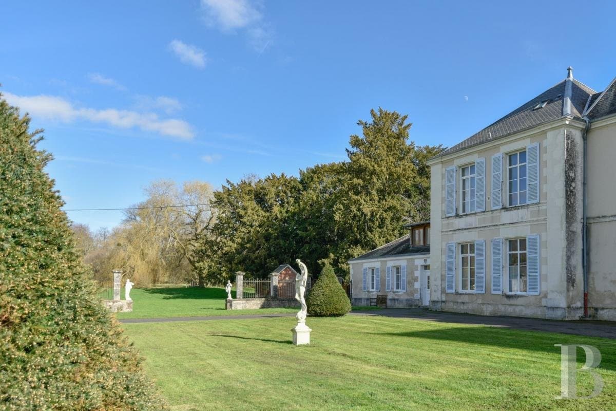 19th Century Château With Lake, Chapel, And Outhouses In 30 Hectares 4