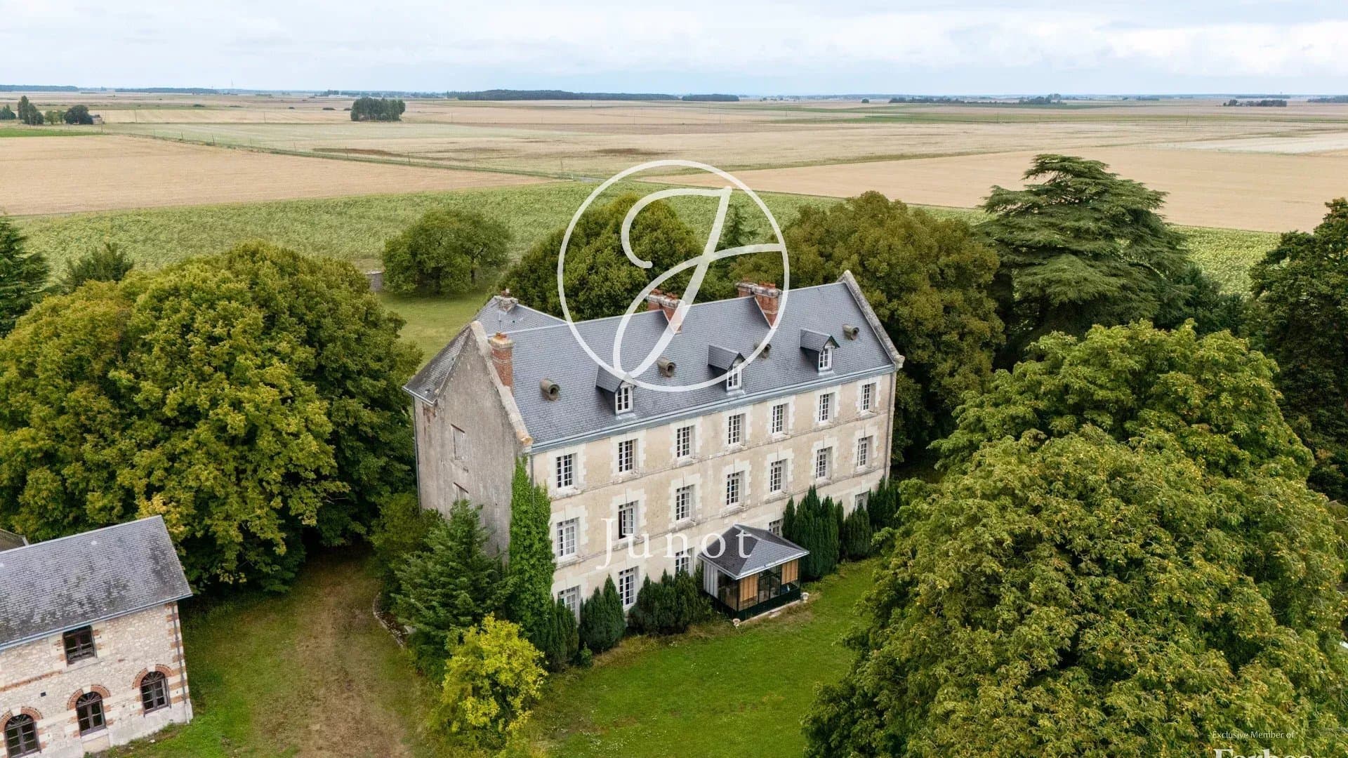 Elegant Château With Event Space And Two Gîtes 2