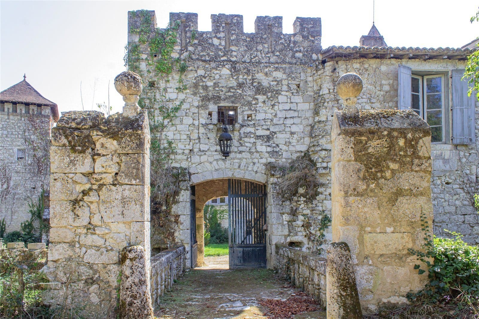 Historic Château Set Within 208 Hectares of Lush Parklands 4
