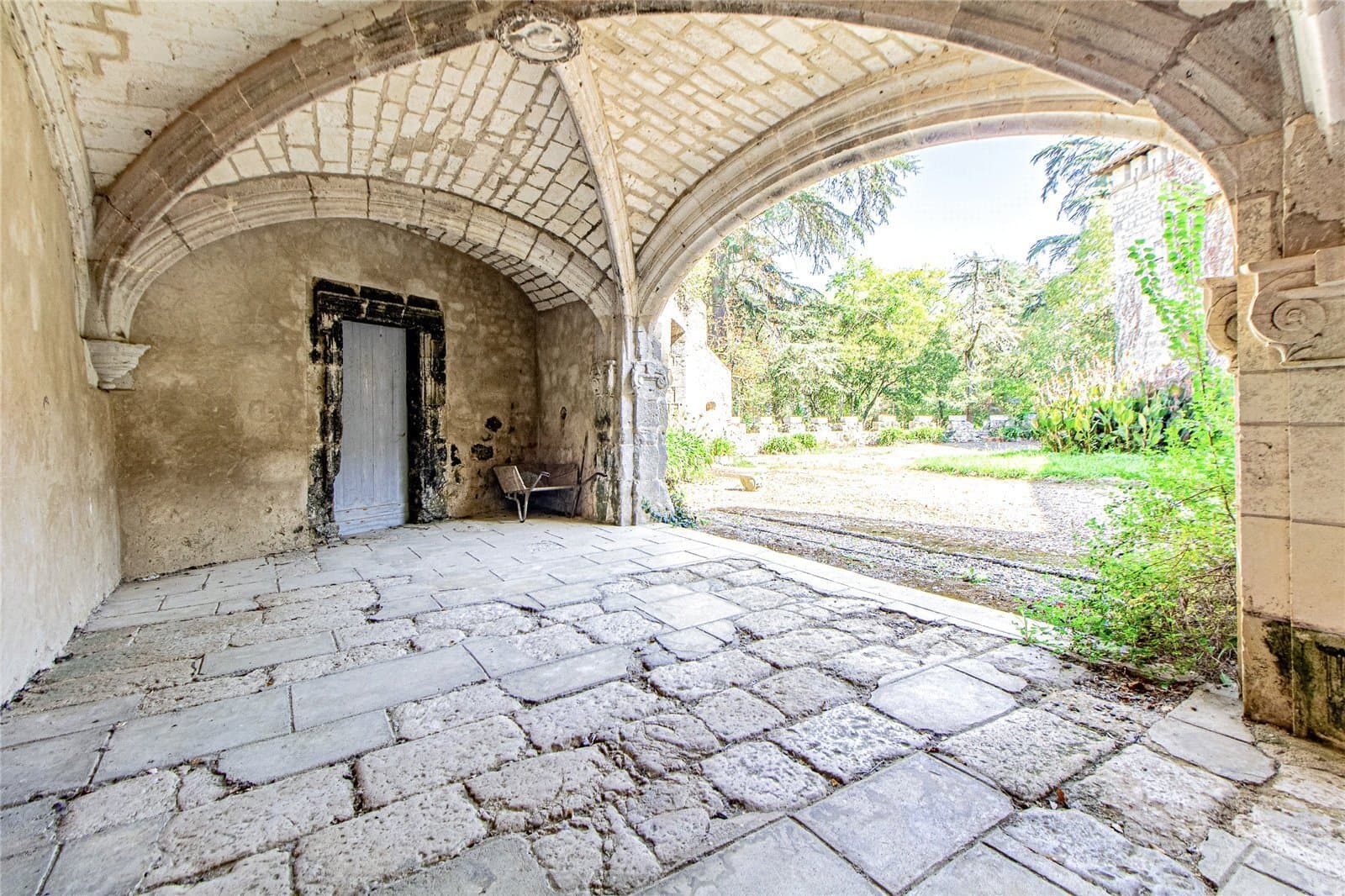 Historic Château Set Within 208 Hectares of Lush Parklands 5