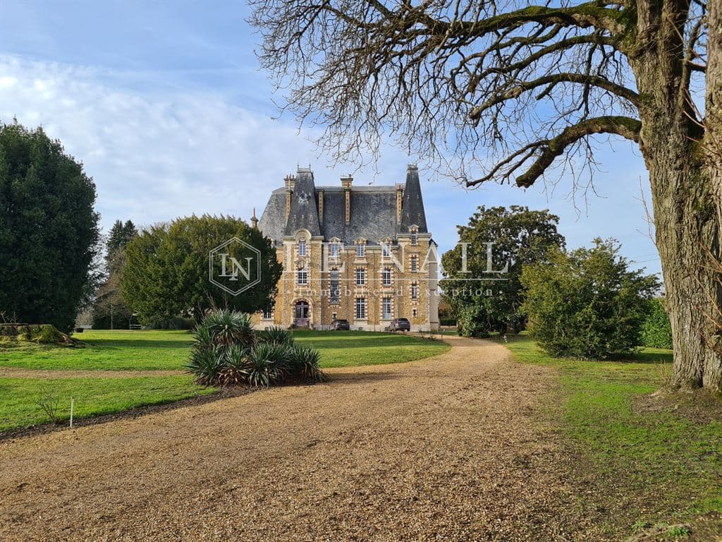 Elegant Château with Extensive Grounds and Professional Facilities — Château for sale in Sarthe, France