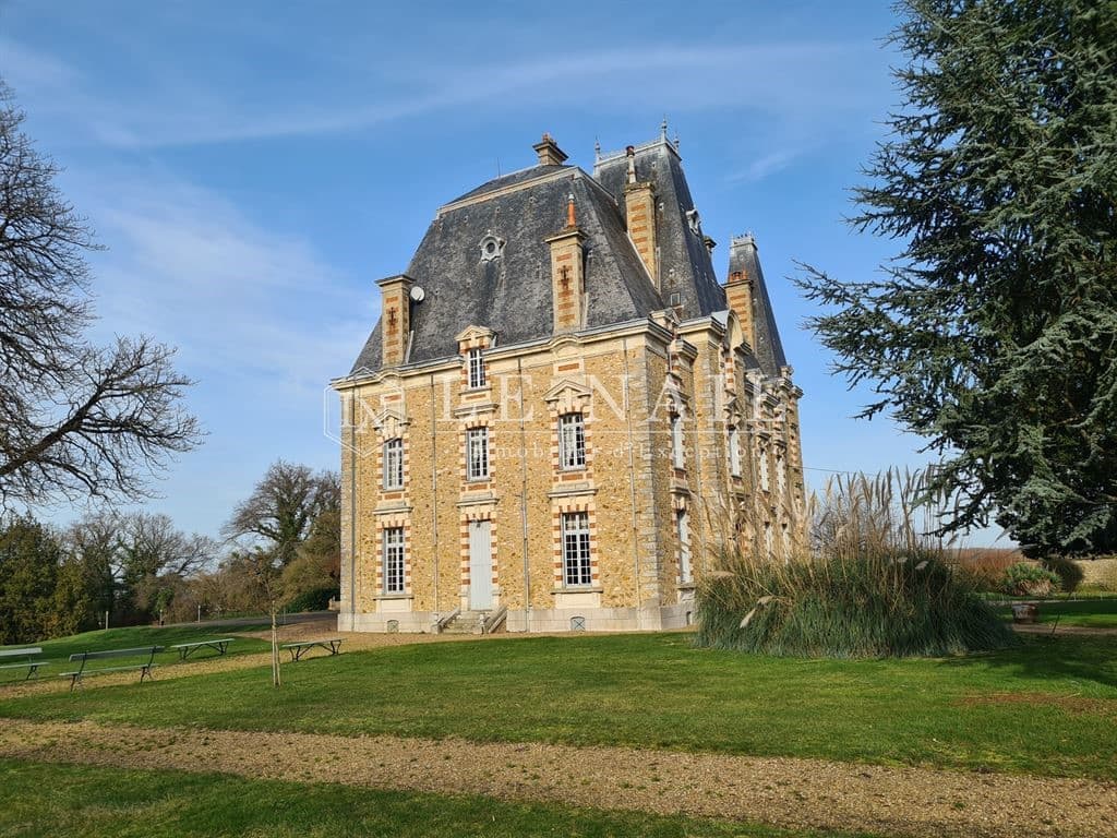 Elegant Château with Extensive Grounds and Professional Facilities 3