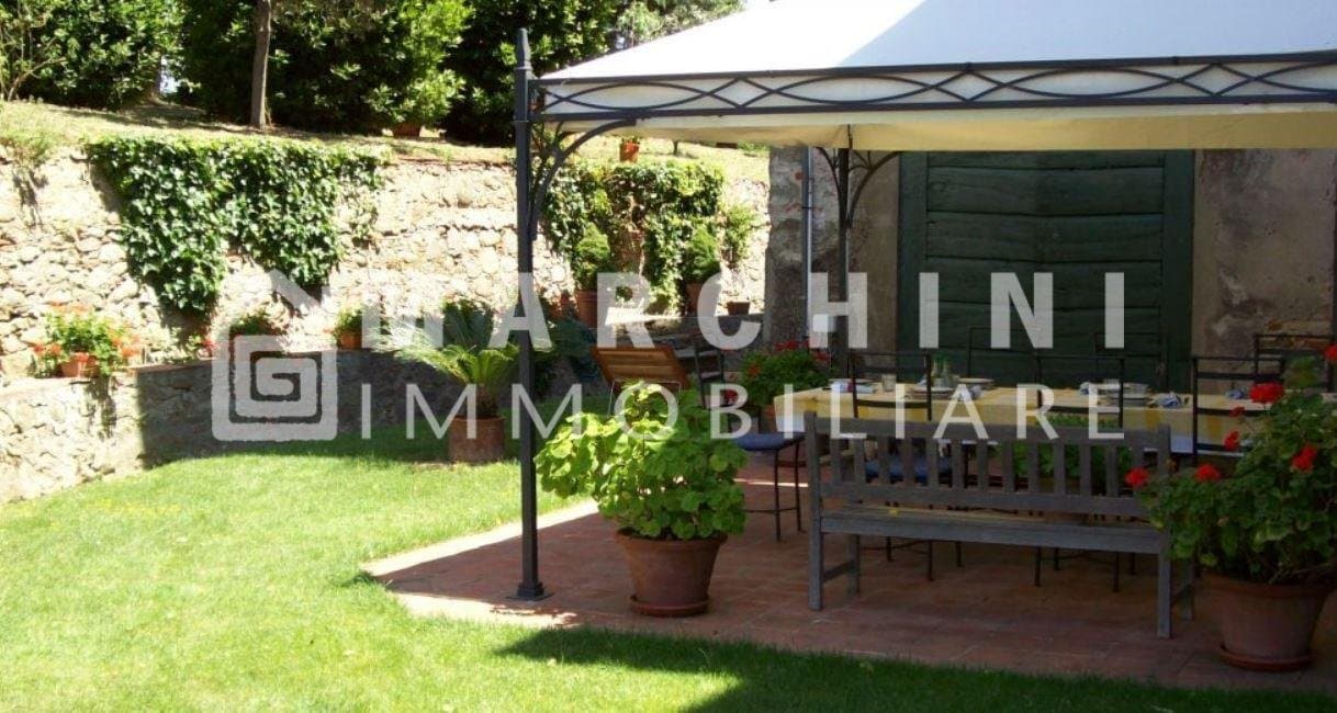 Neoclassical Villa in the Lucca Hills with Private Garden 2