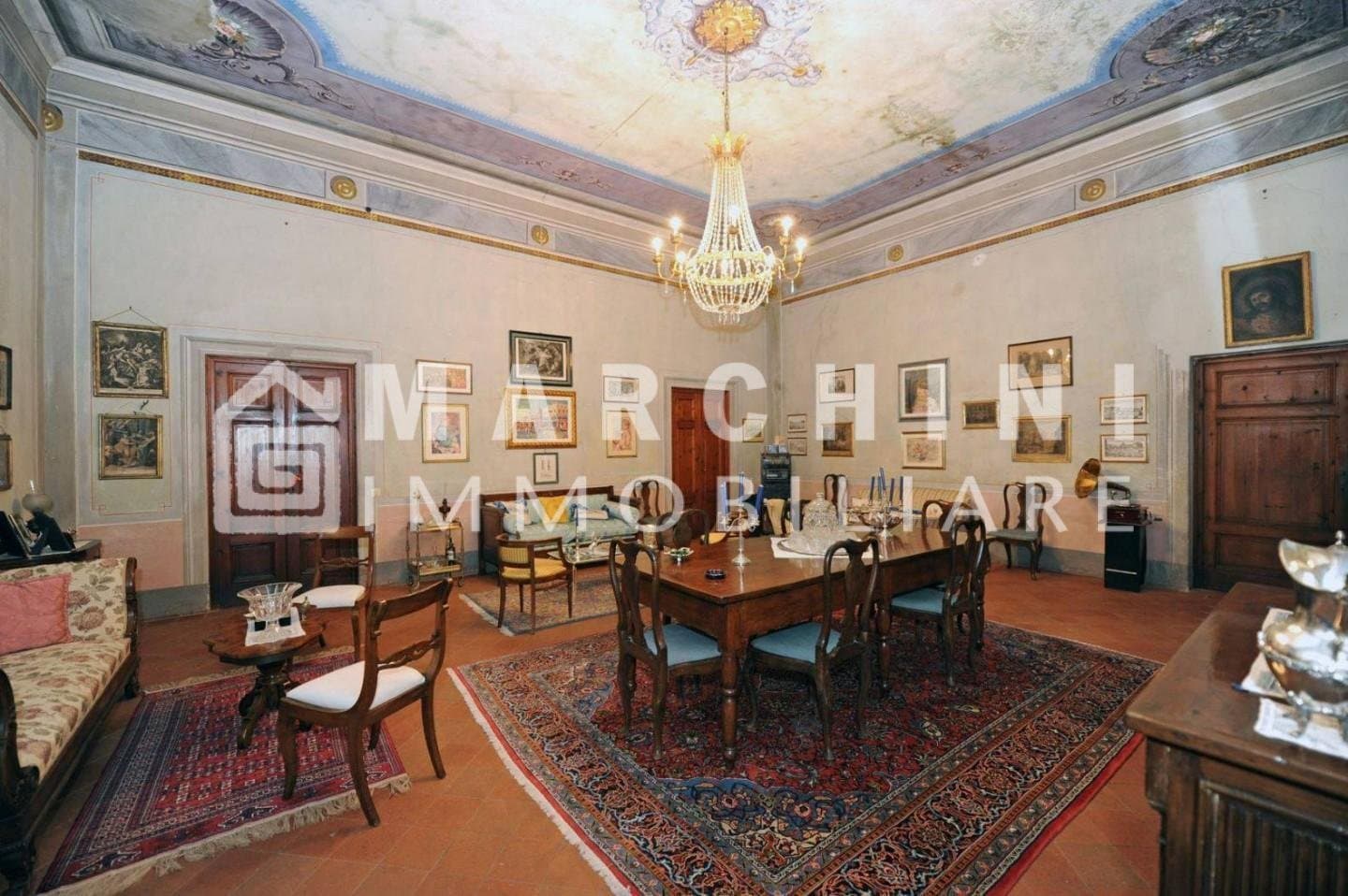 Neoclassical Villa in the Lucca Hills with Private Garden 5