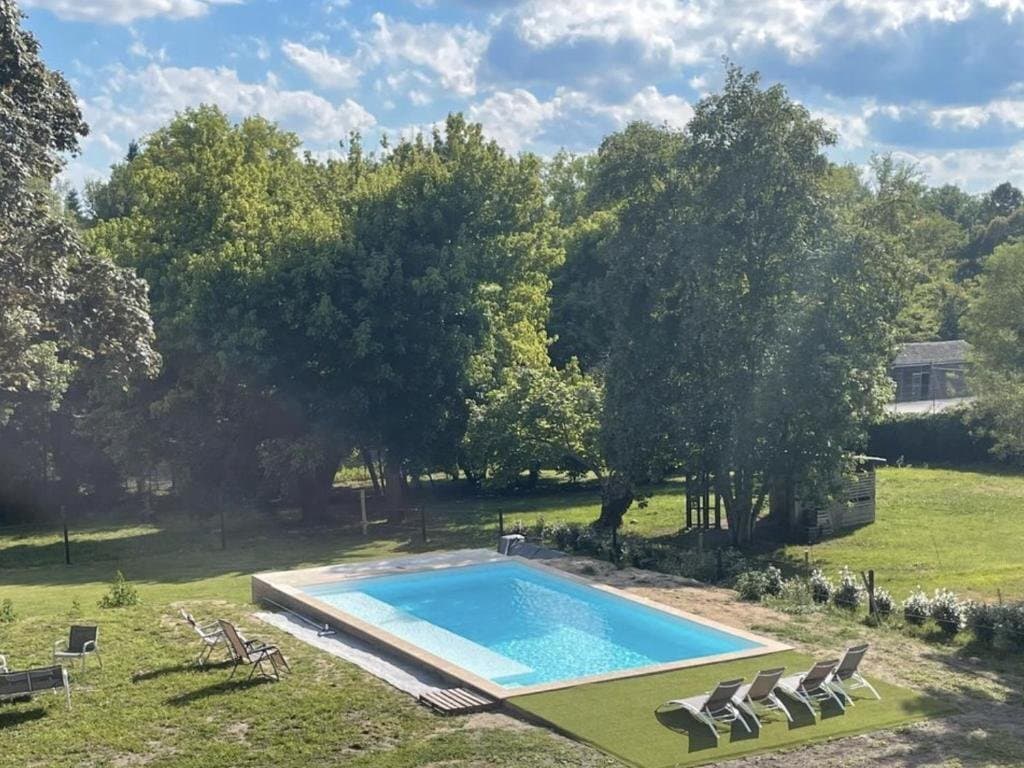 Elegant 19th Century Château With Swimming Pool And Spacious Living Areas 5