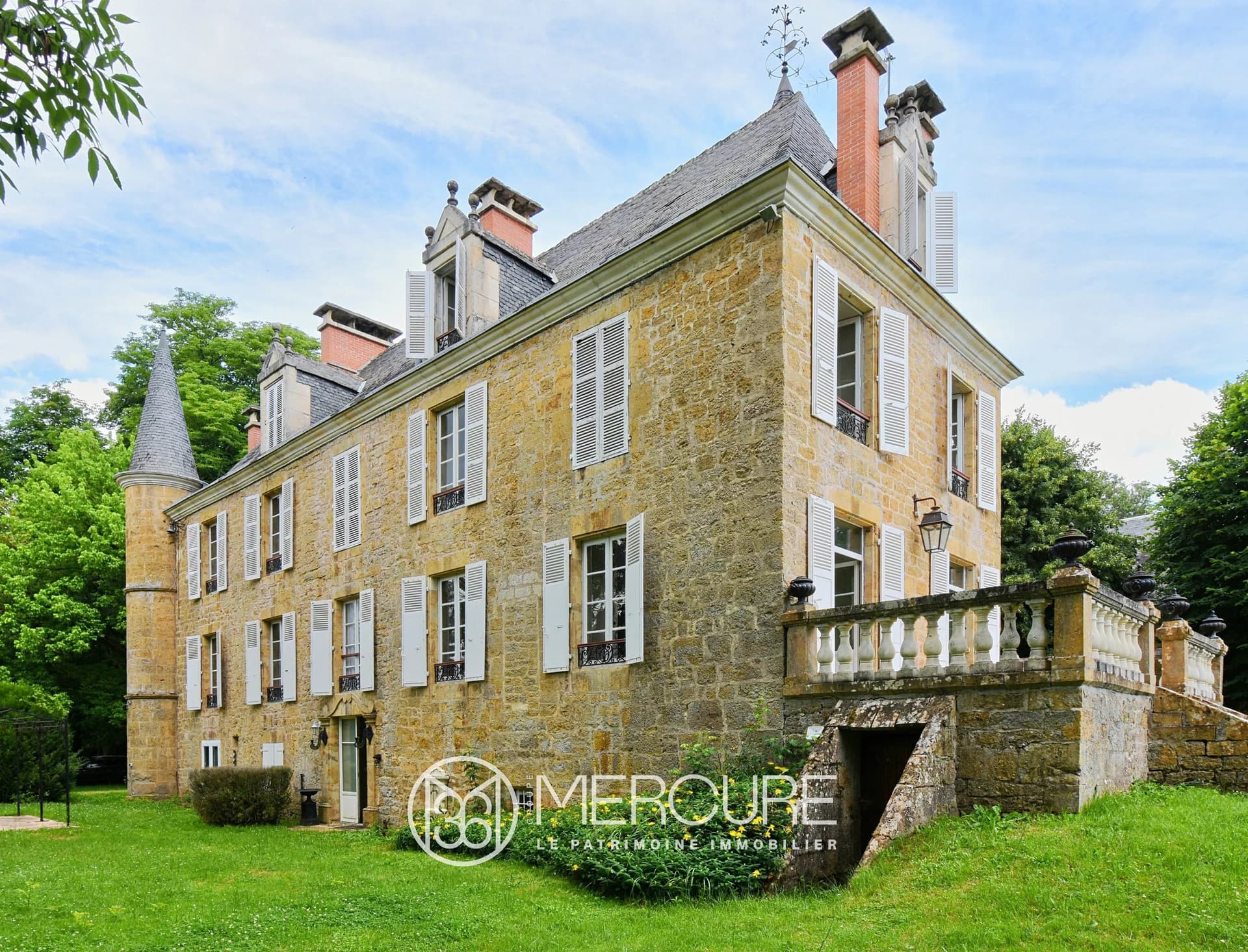 19th Century Château With A Beautiful Annexe And Outbuildings 3