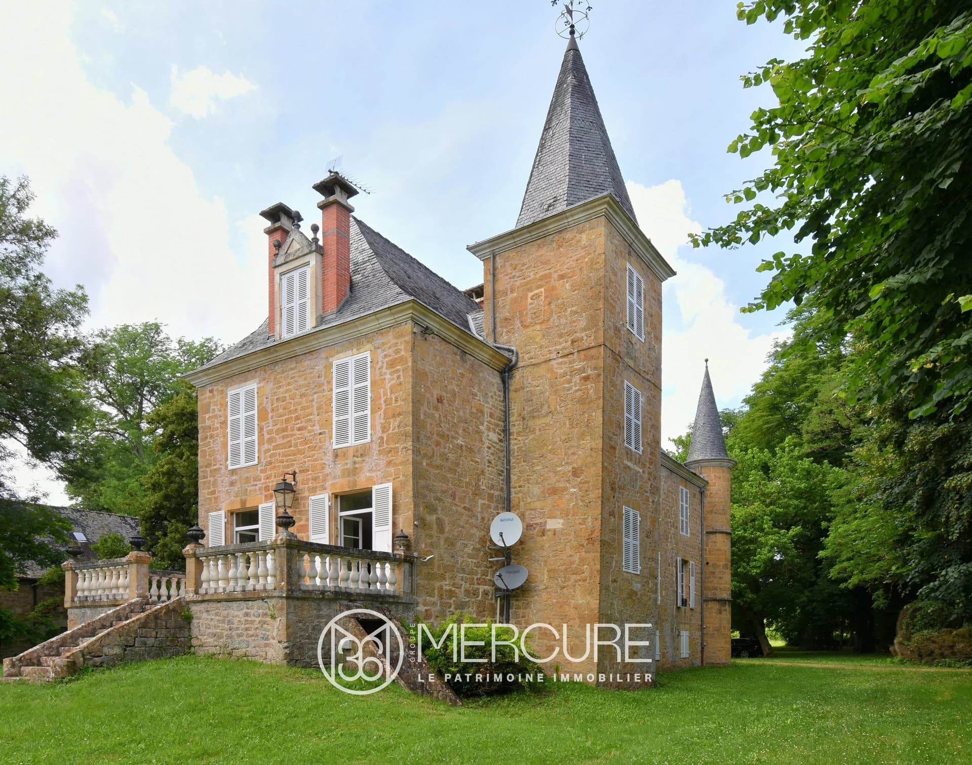 19th Century Château With A Beautiful Annexe And Outbuildings 4
