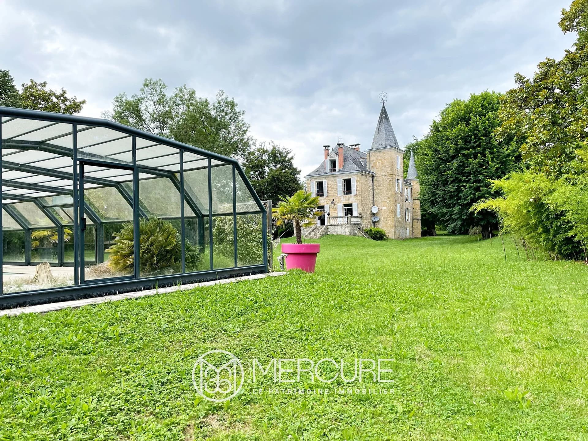 19th Century Château With A Beautiful Annexe And Outbuildings 5