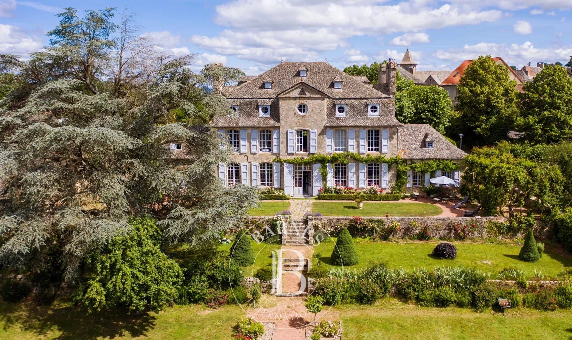 Elegant 18th Century Manor House With Terraced Garden 2