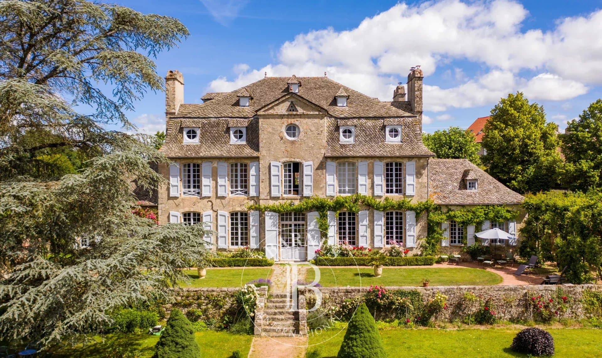 Elegant 18th Century Manor House With Terraced Garden 4