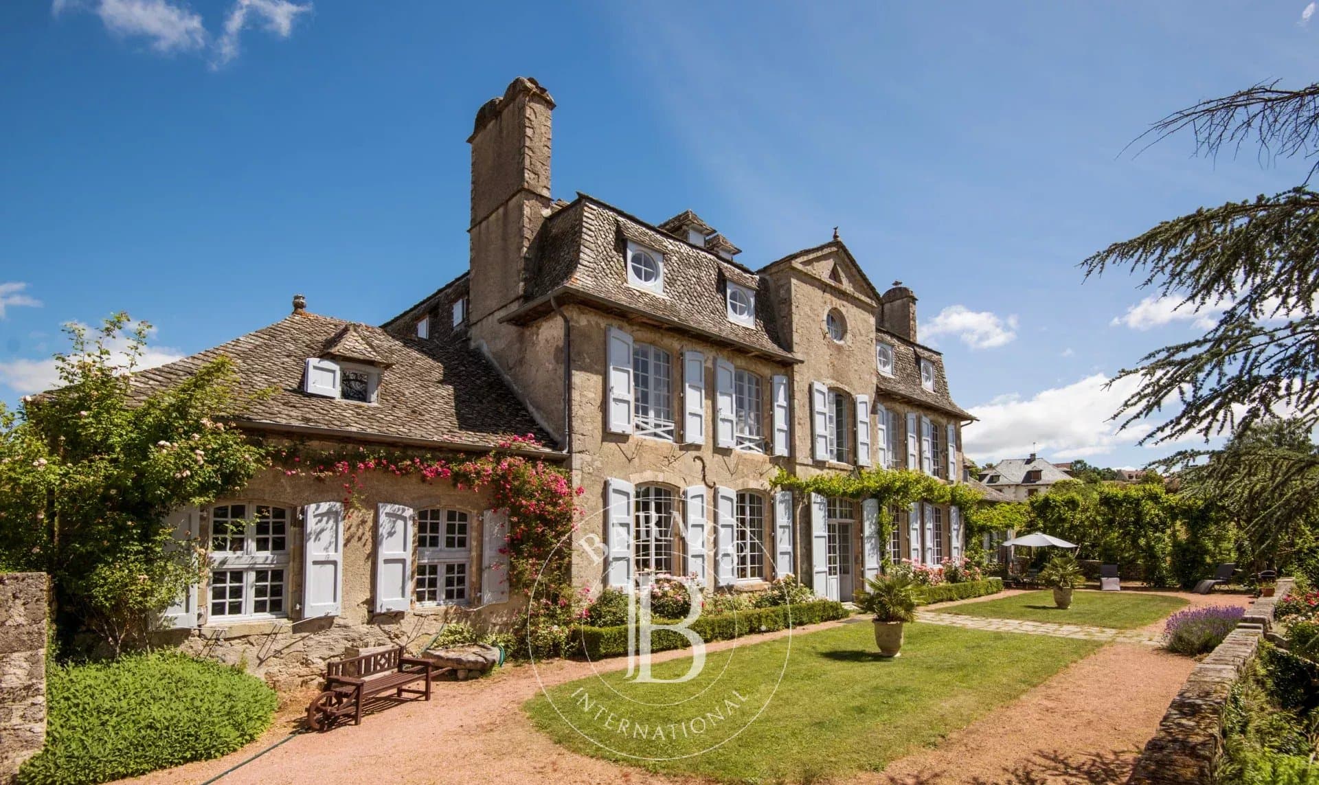 Elegant 18th Century Manor House With Terraced Garden 5