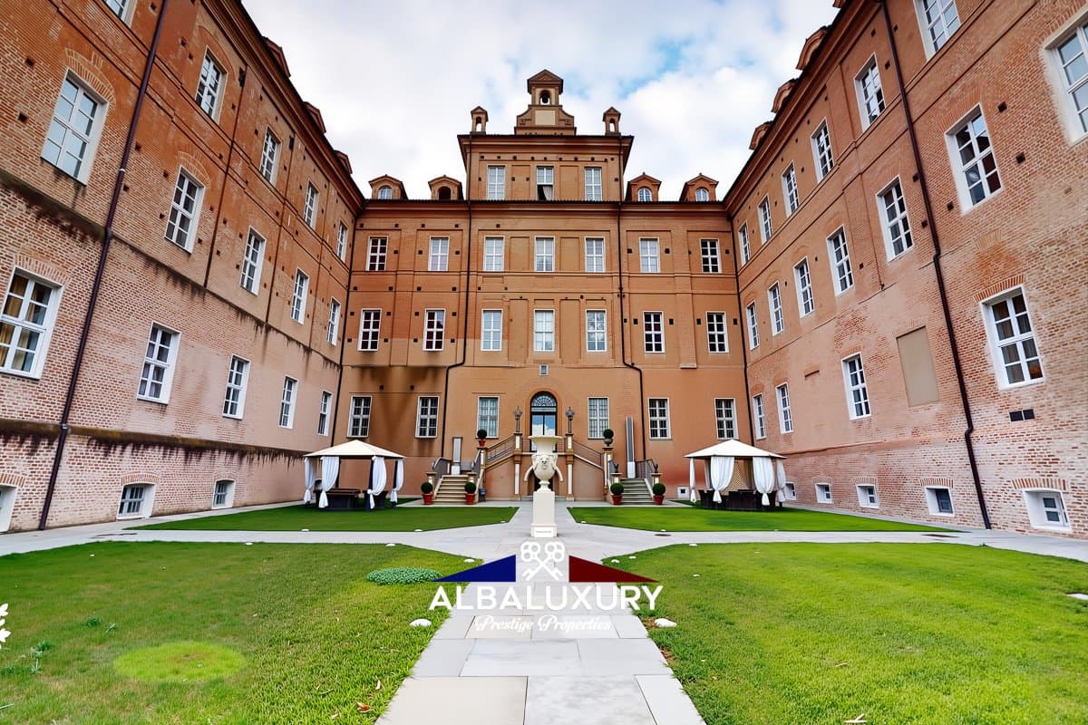 Prestigious Castle With Luxury Suites And Event Facilities 3