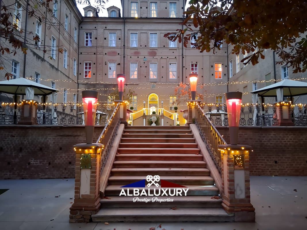 Prestigious Castle With Luxury Suites And Event Facilities 5