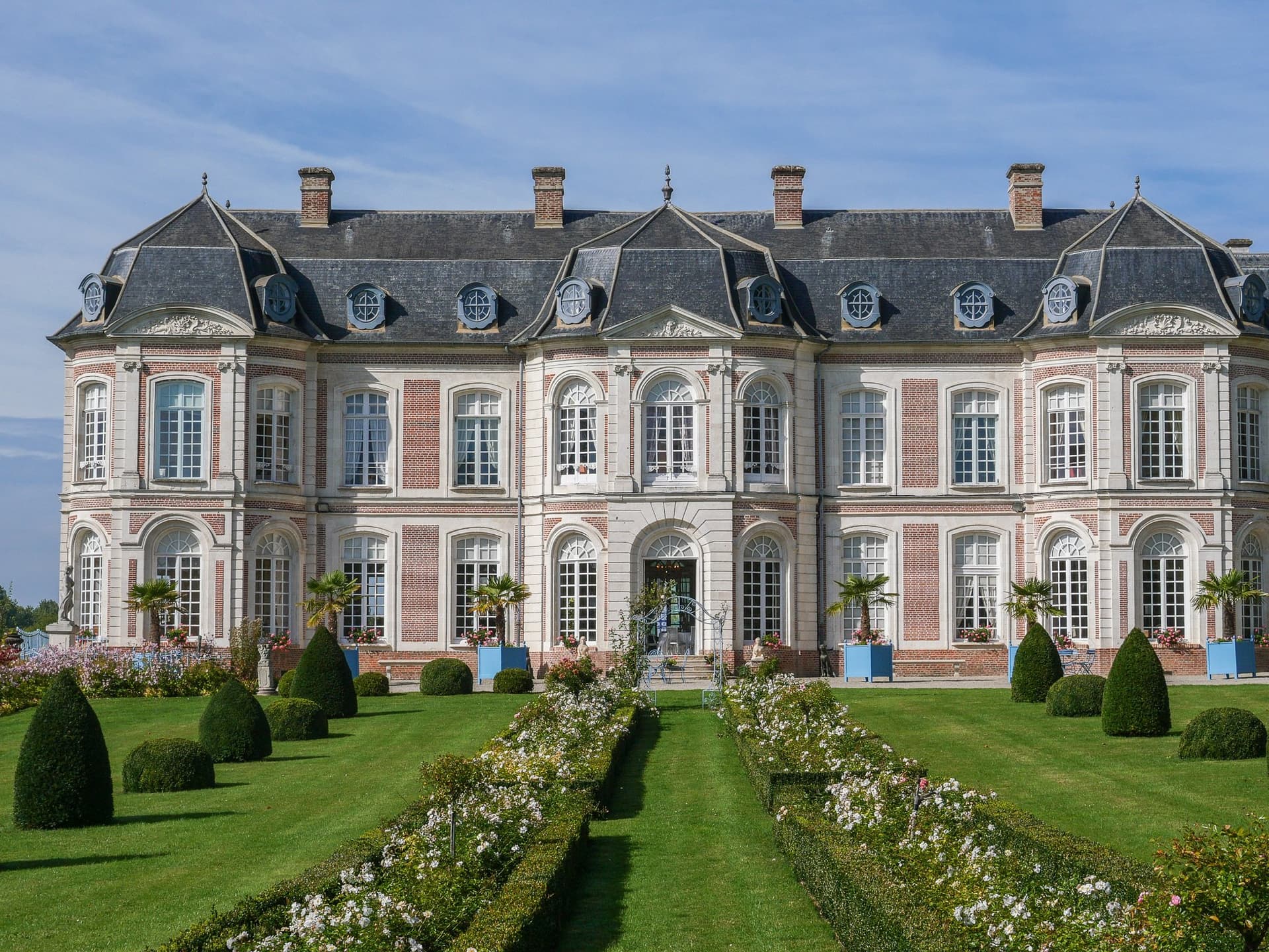 Stunning 18th Century Château With Private Pond And Monumental Greenhouses 2