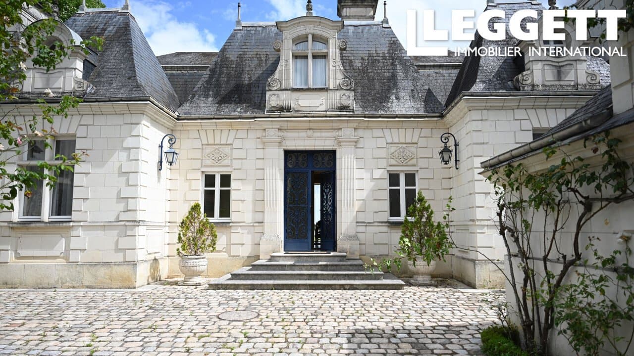 Elegant House With Caretaker's House And Stunning Valley Views — in Occitanie, France