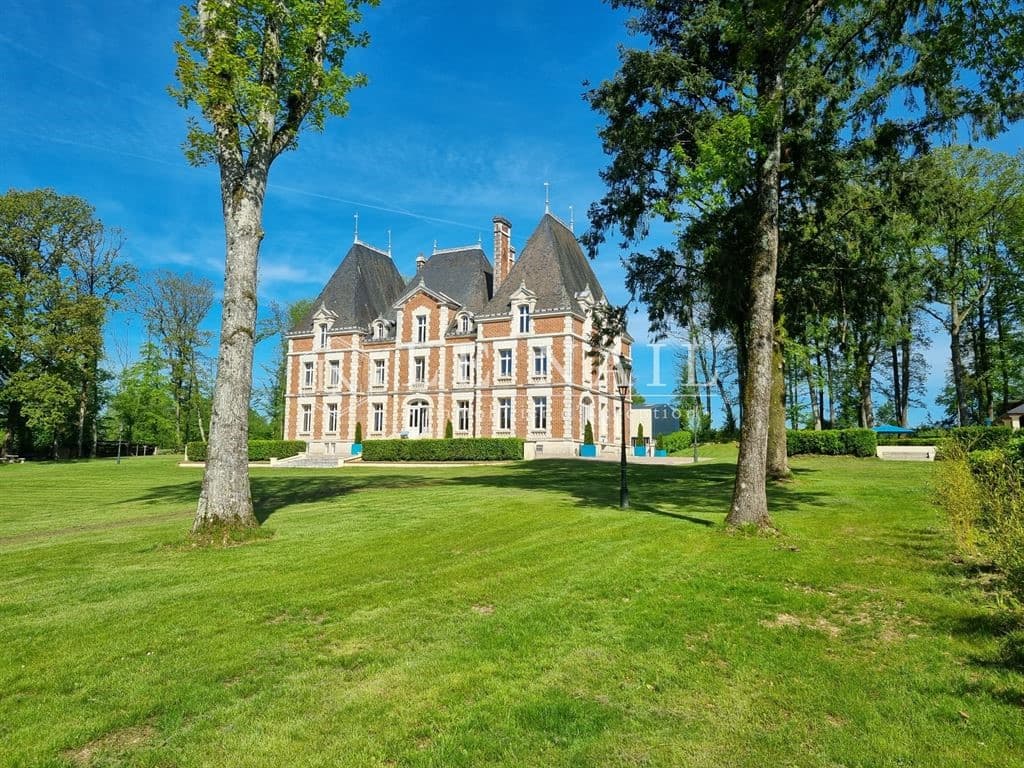 19th Century Château with Pool and English Parkland — Château for sale in Cher, France