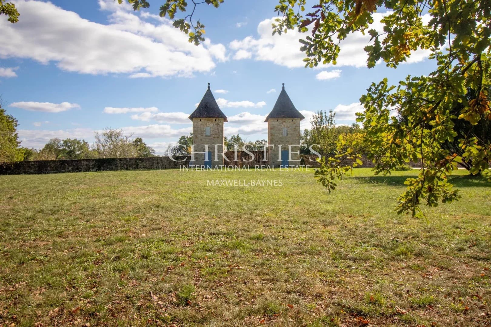 Elegant 17th Century Château With Guest Cottage And Swimming Pool 2