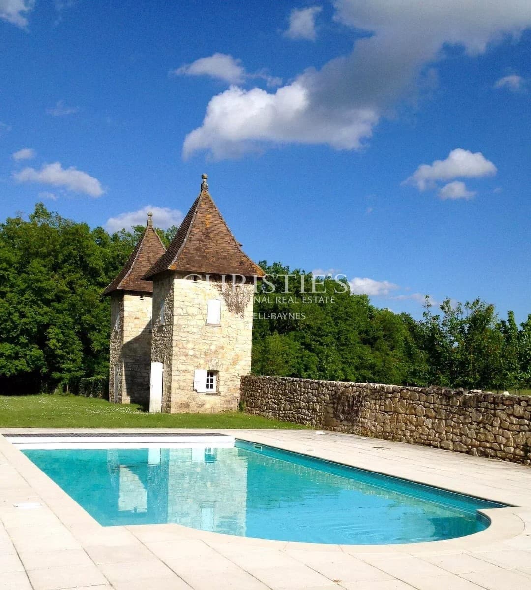 Elegant 17th Century Château With Guest Cottage And Swimming Pool 4