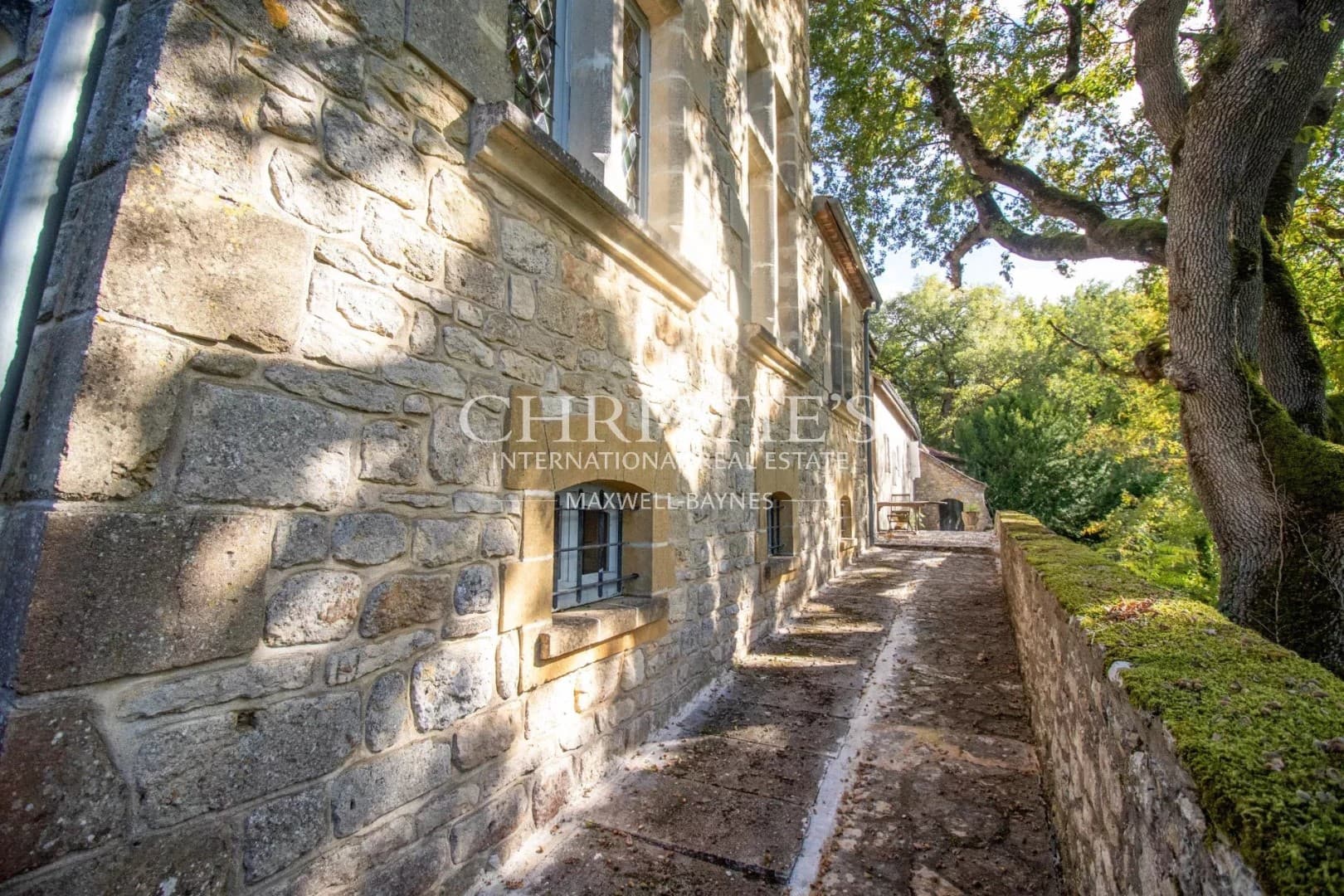 Elegant 17th Century Château With Guest Cottage And Swimming Pool 5