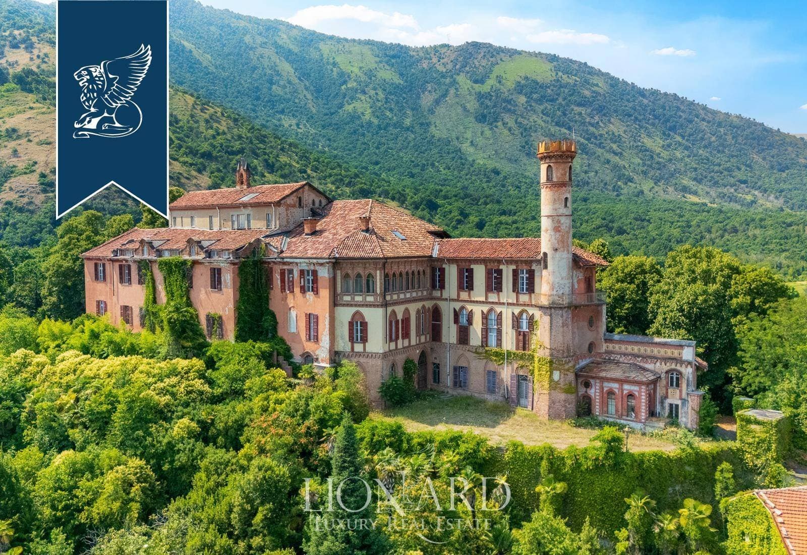 Historic Castle With 40 Bedrooms And Monumental Park Near Turin 2